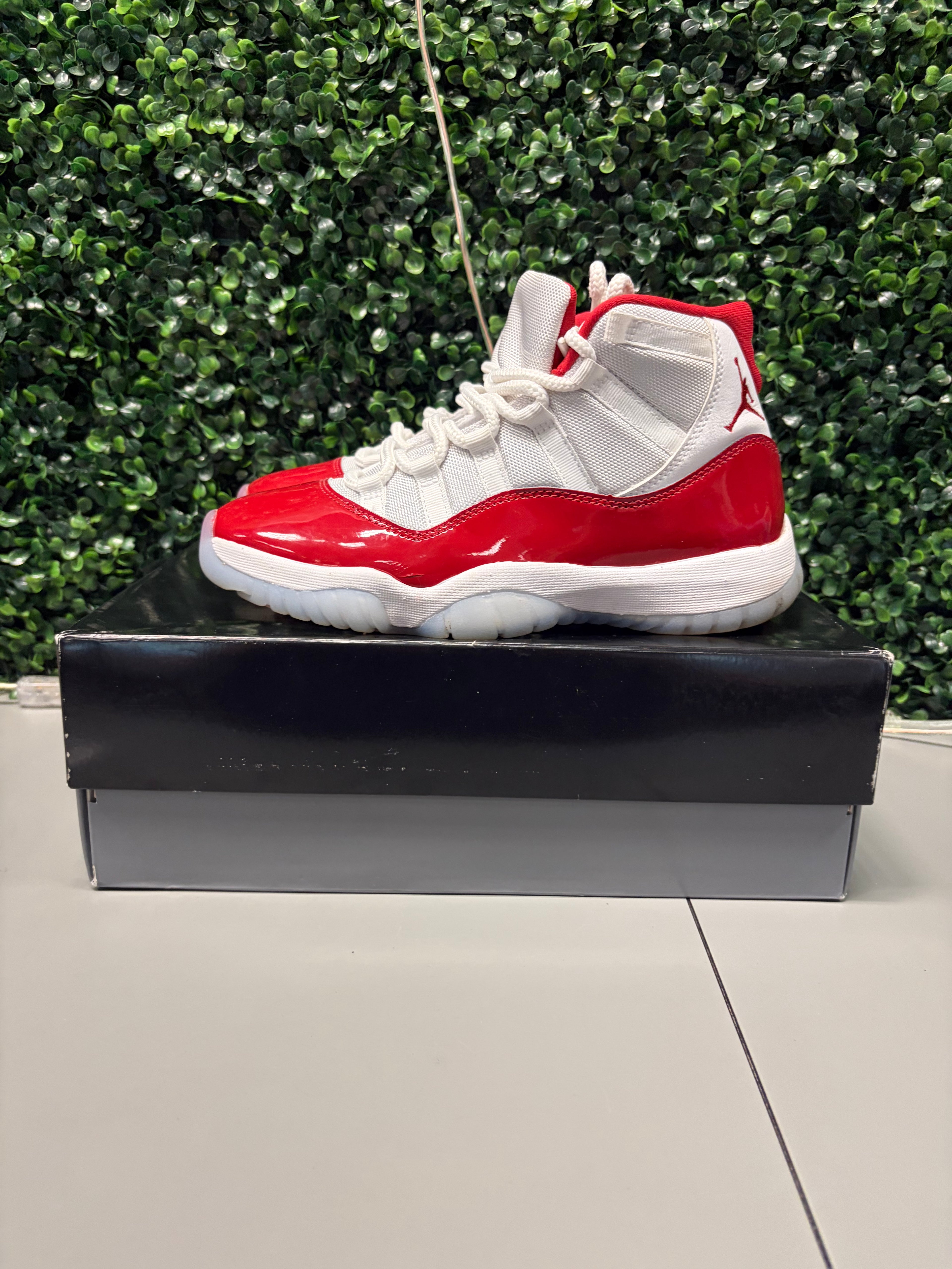 Jordan 11 High "Cherry" Size 8 Preowned