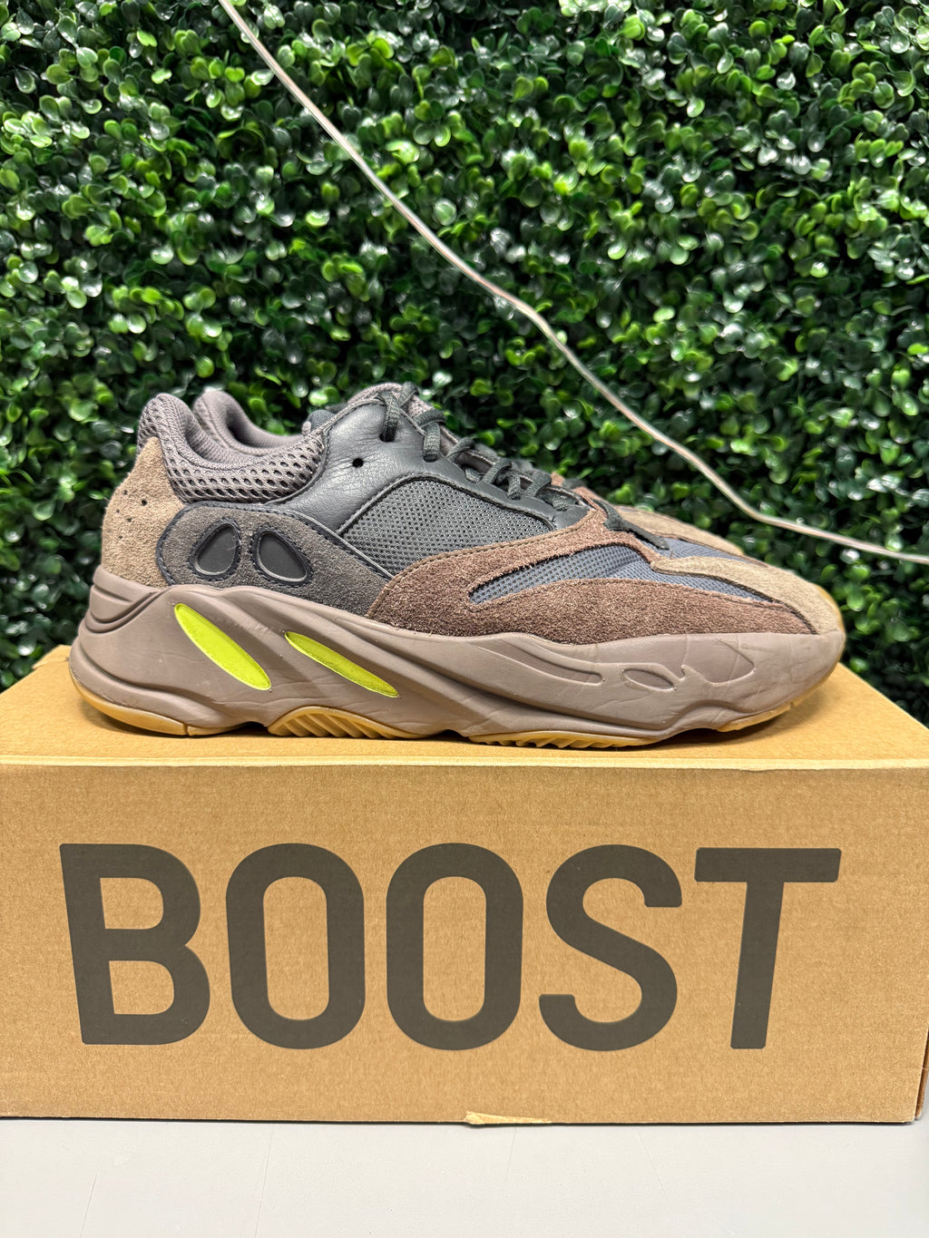 Adidas Yeezy Boost 700 "Mauve" Size 10.5 Preowned