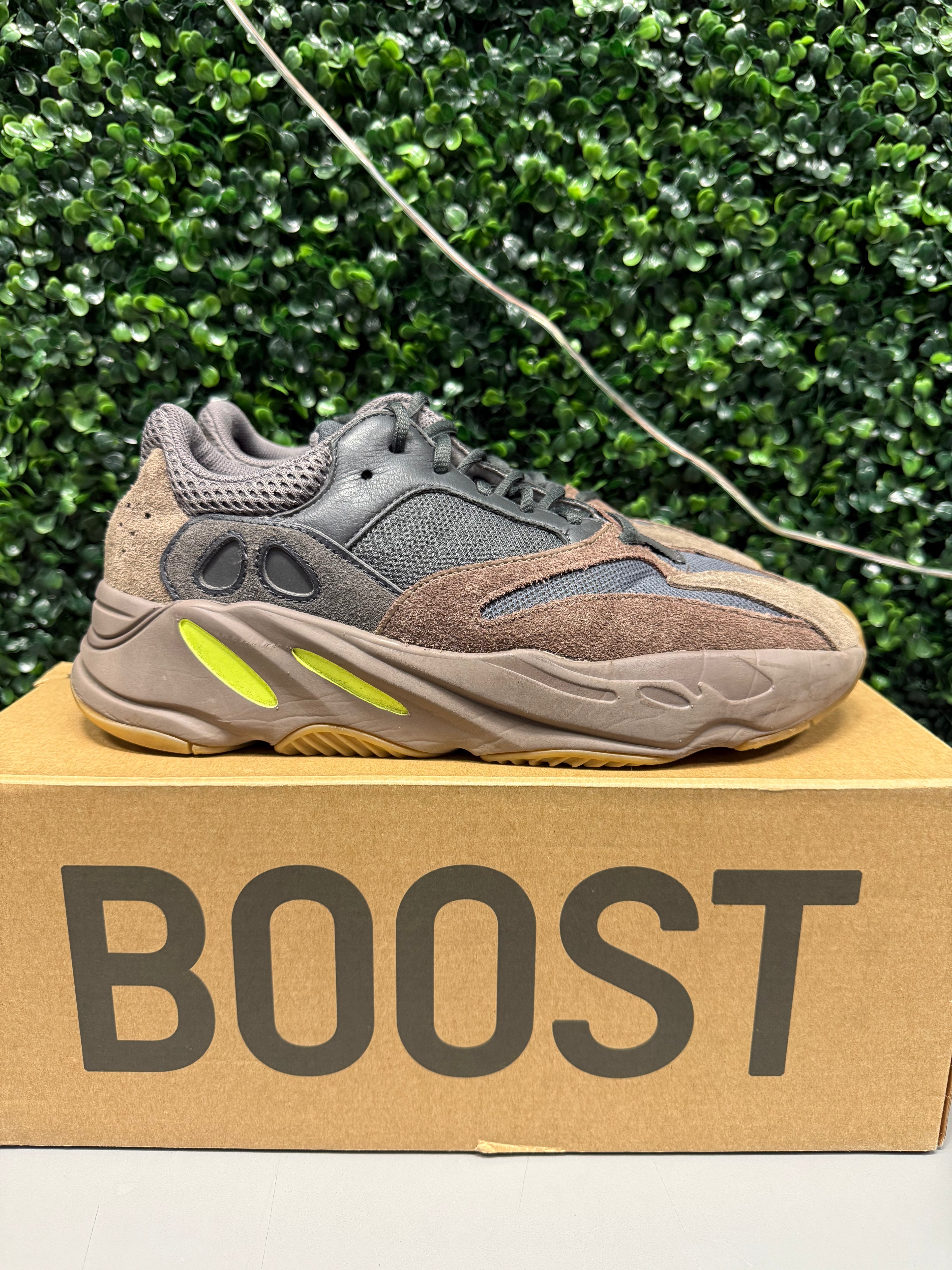 Adidas Yeezy Boost 700 "Mauve" Size 10.5 Preowned