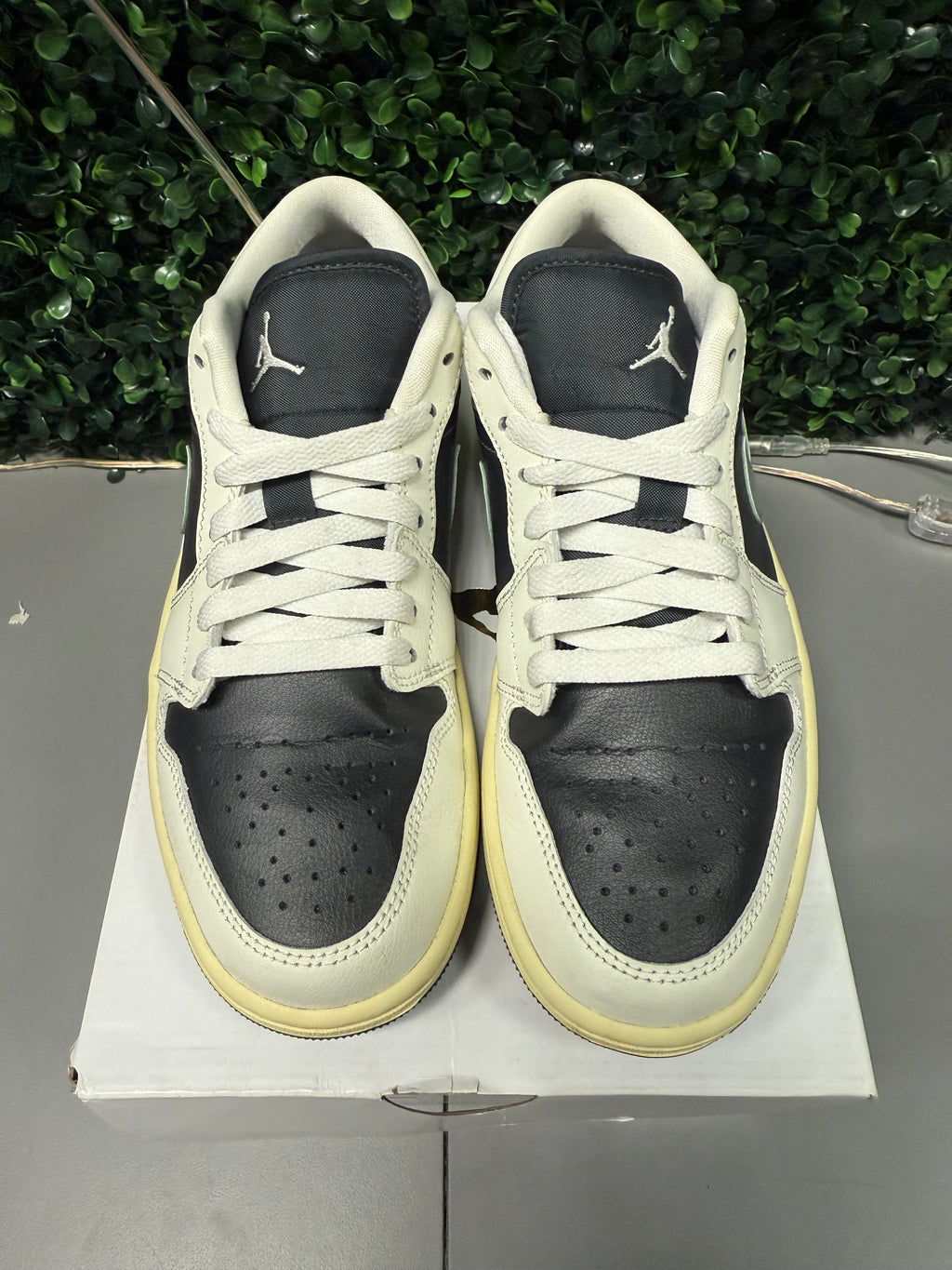 Jordan 1 Low "Jade Smoke" Size 8W / 6.5Y Preowned