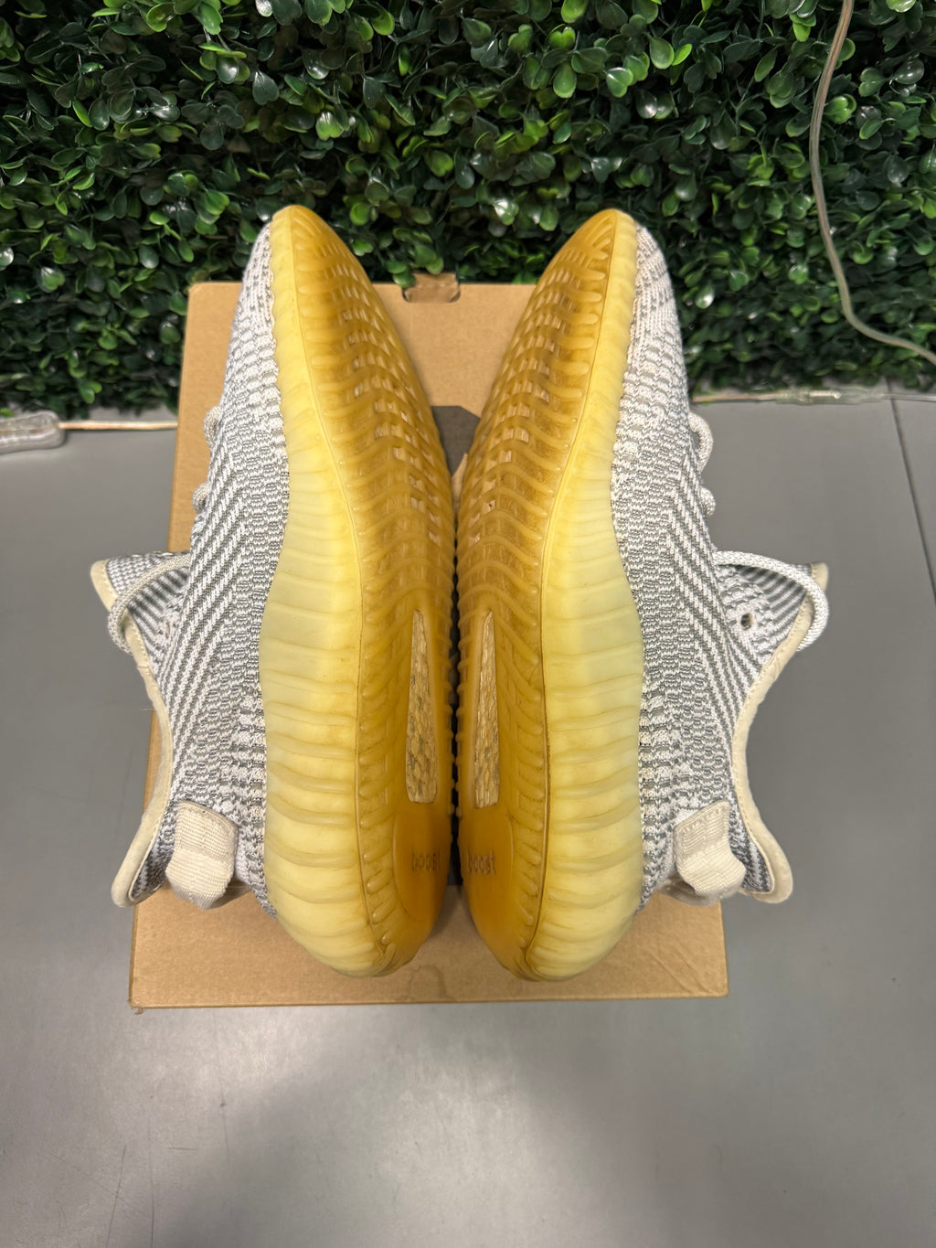 Yeezy 350 V2 "Static" Size 10 Preowned
