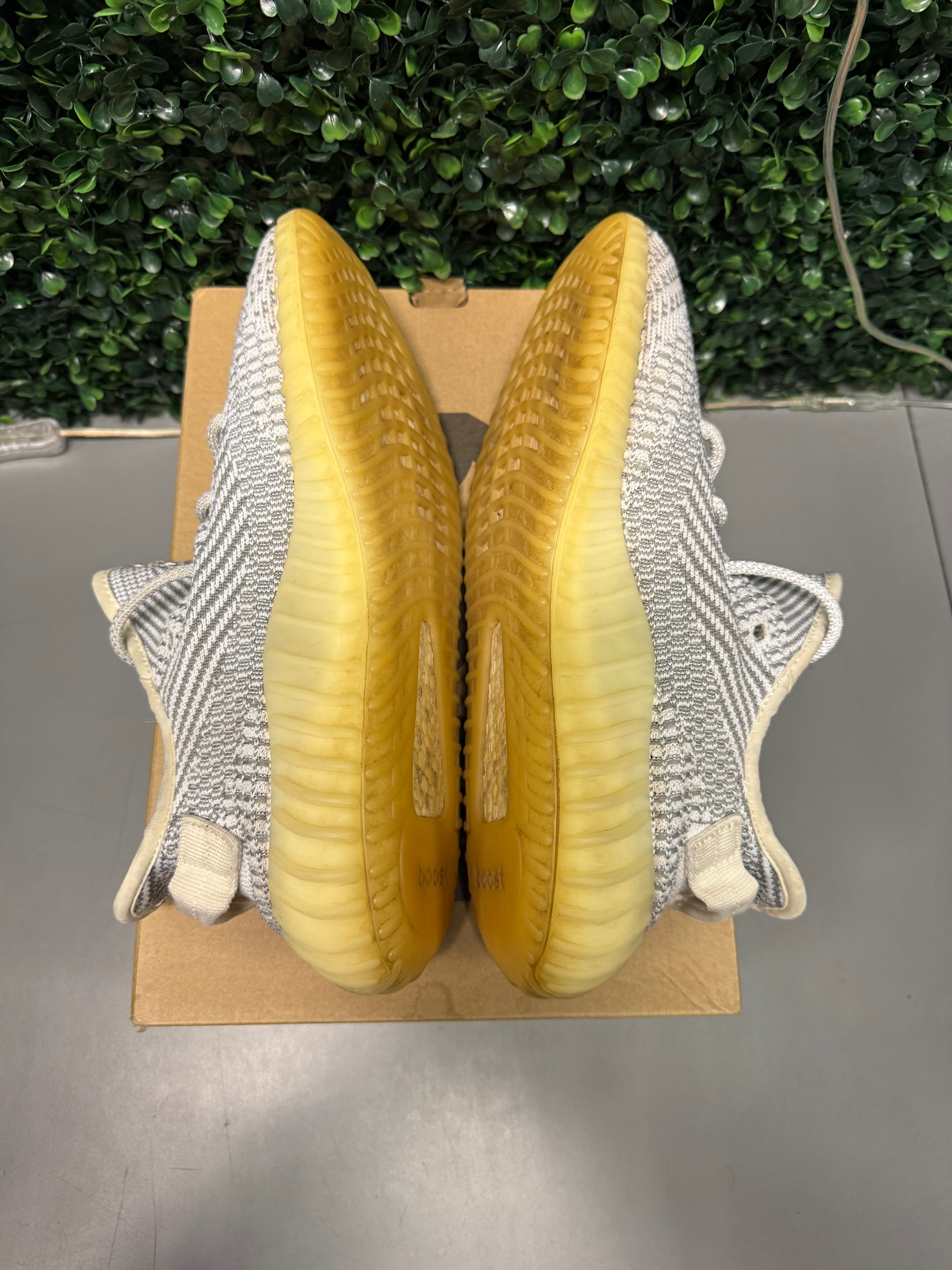 Yeezy 350 V2 "Static" Size 10 Preowned