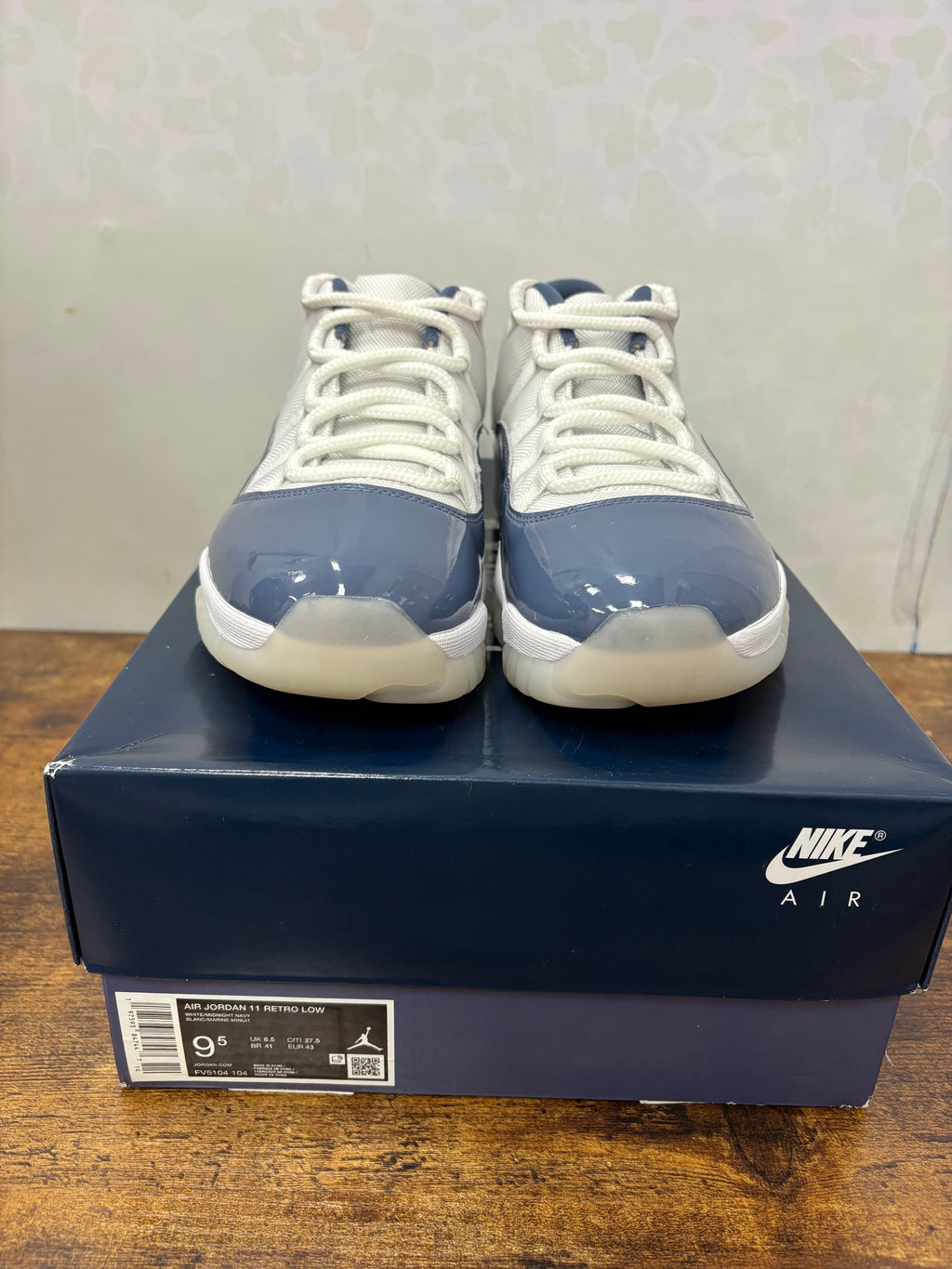 Jordan 11 “Diffused Blue” Preowned Size 9.5