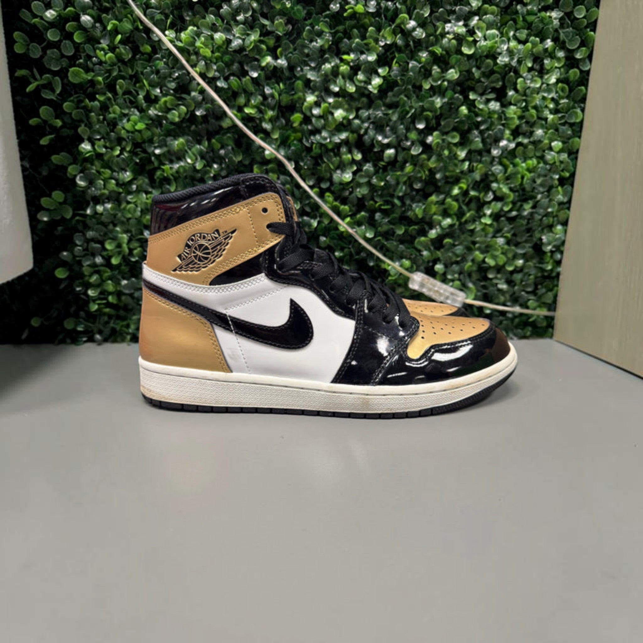 Jordan 1 High "Patent Gold Toe" Size 9 Preowned