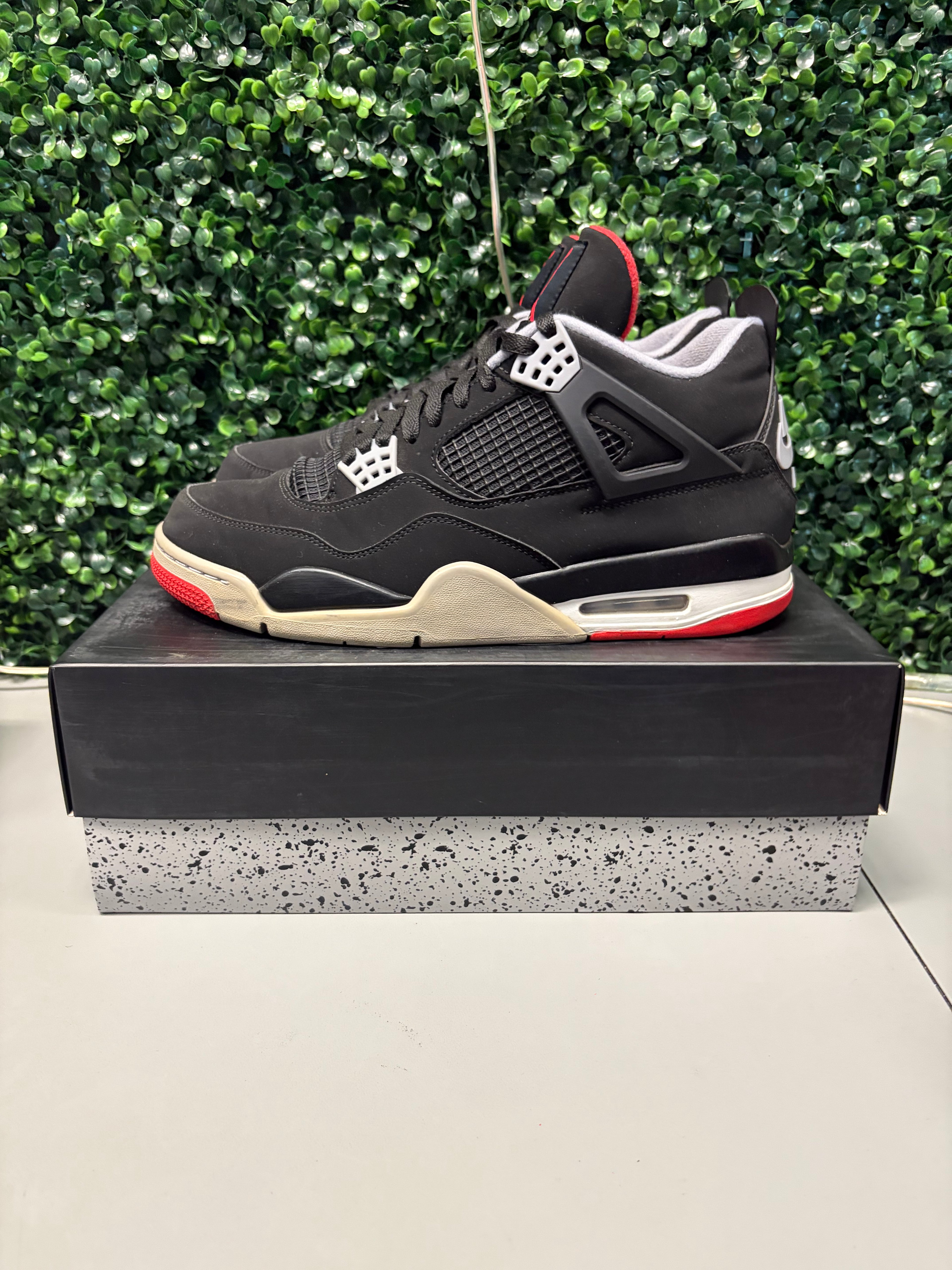 Jordan 4 Retro "Bred" (2019) Size 11 Preowned