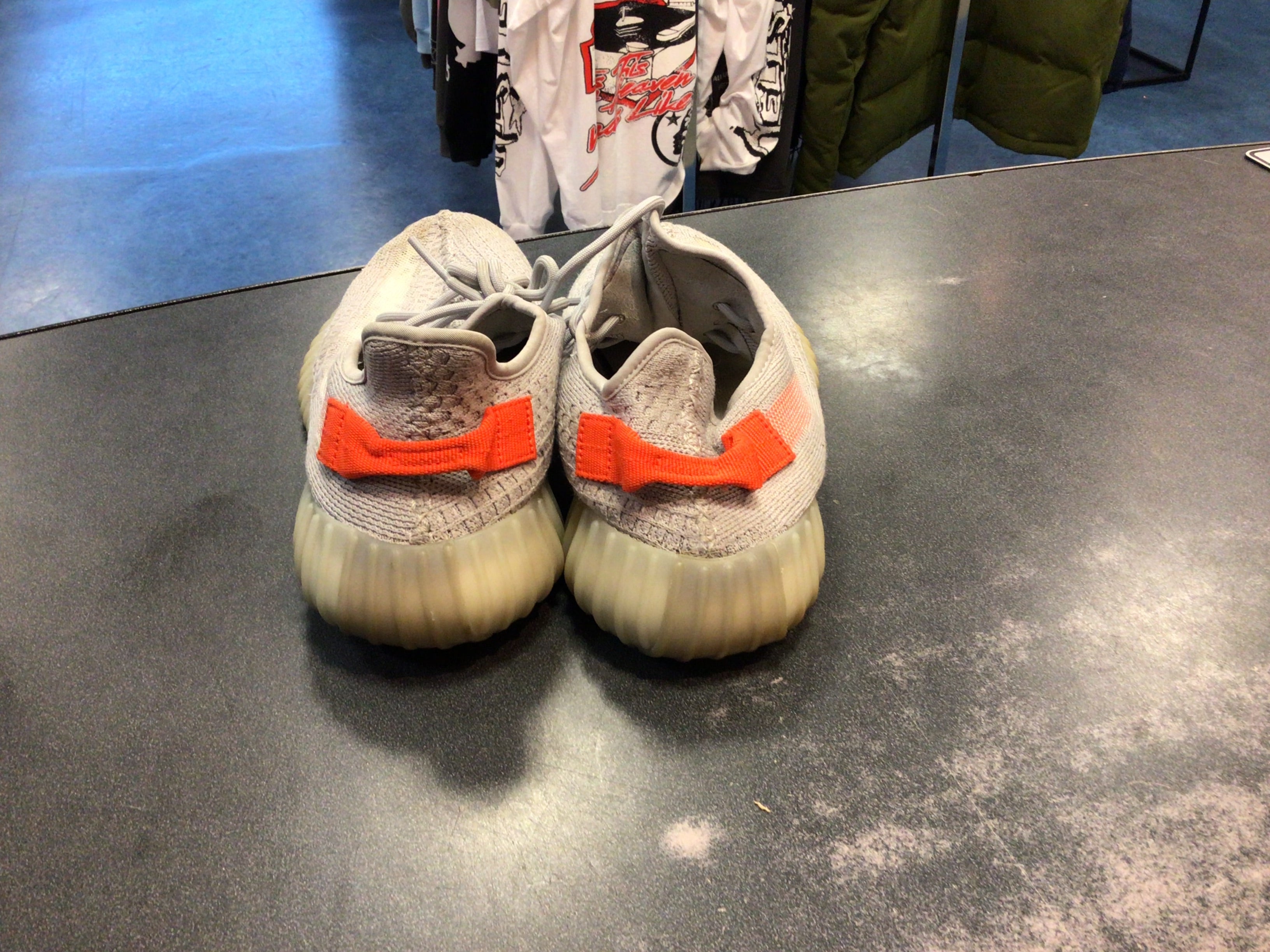 adidas Yeezy Boost 350 V2 “Tail Light” Preowned (no box) Size 11.5M