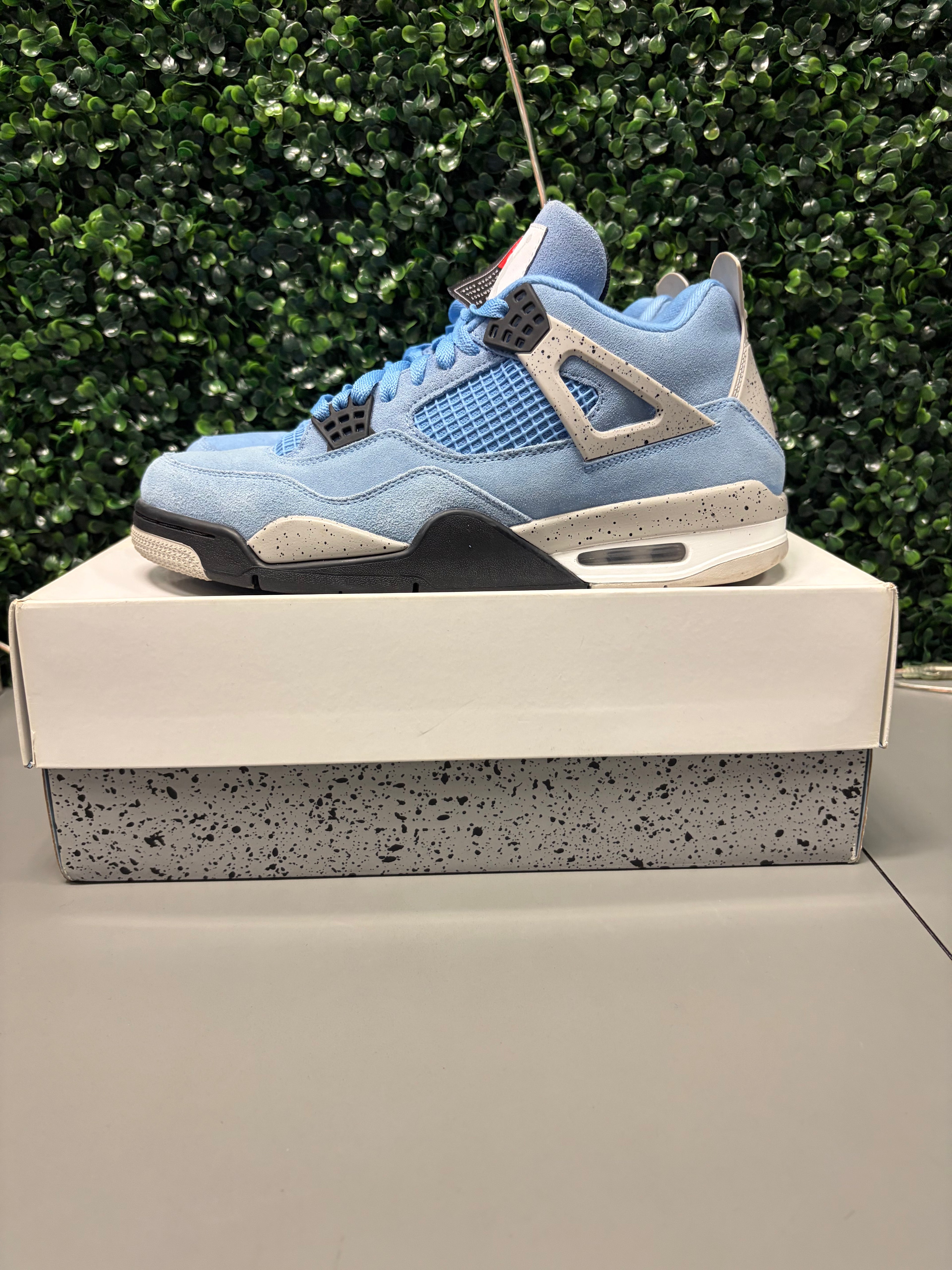 Jordan 4 Retro "University Blue" Size 11 Preowned