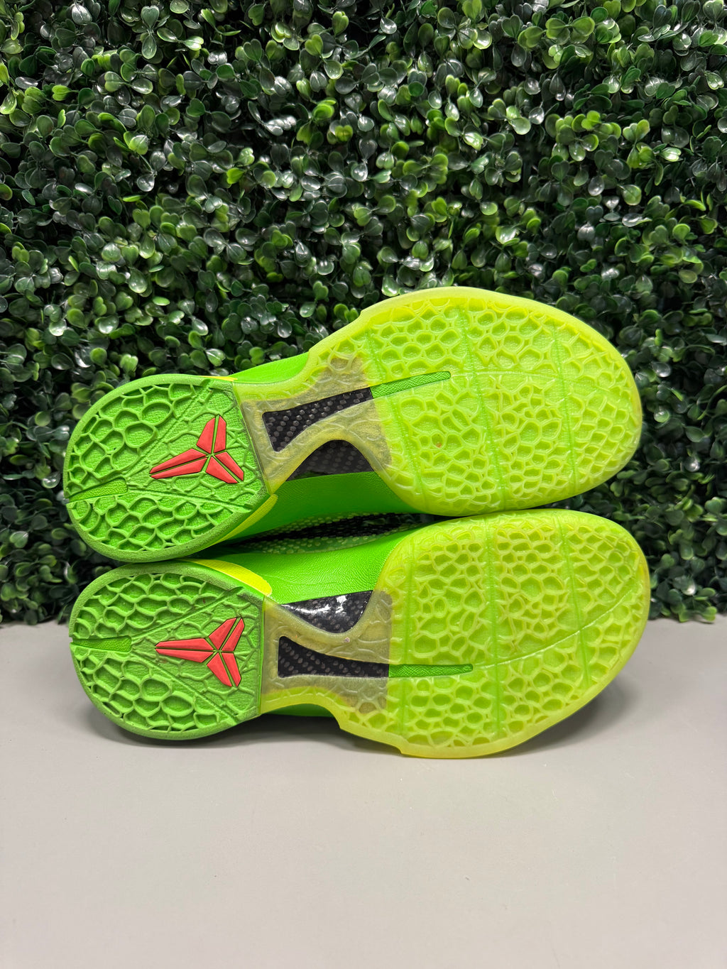 Kobe 6 Protro 'Grinch' Size 9 Preowned with no box