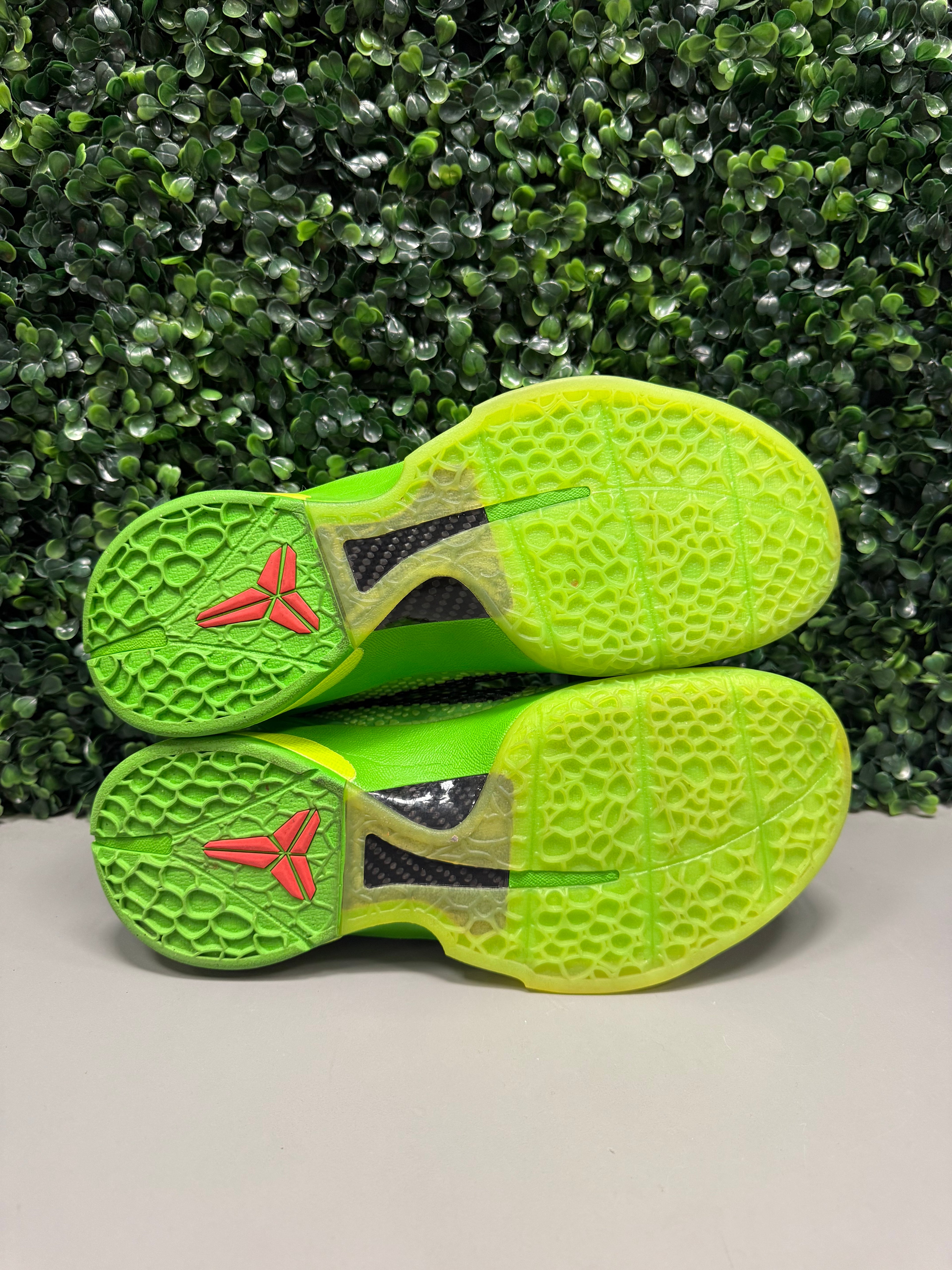 Kobe 6 Protro 'Grinch' Size 9 Preowned with no box