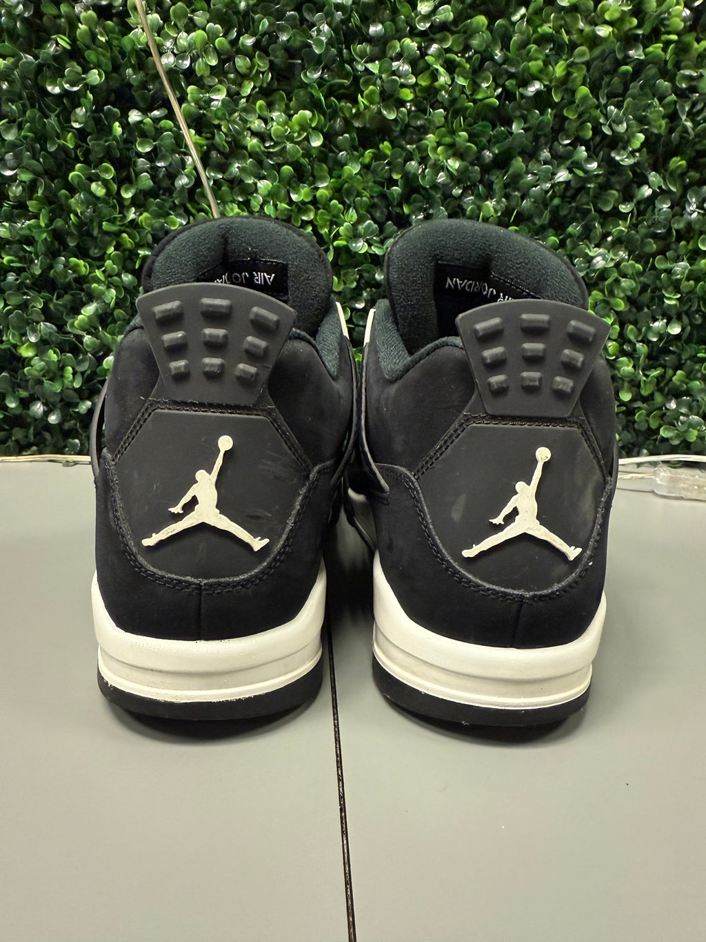 Jordan 4 "White Thunder" Size 10.5 Preowned