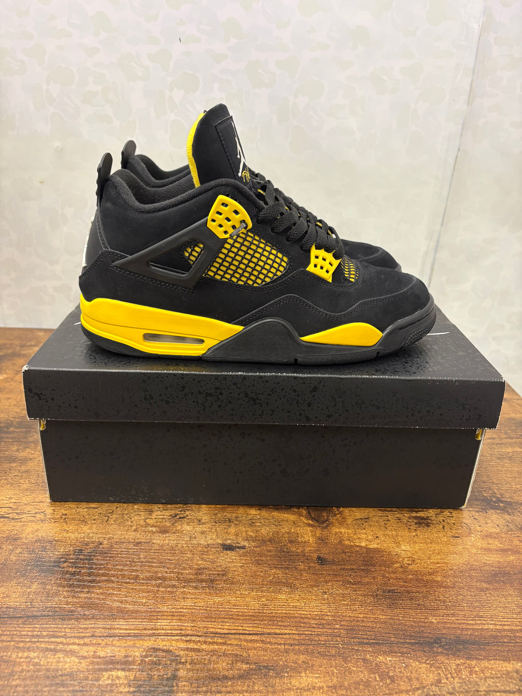 Jordan 4 “Thunder” Size 9.5 Preowned