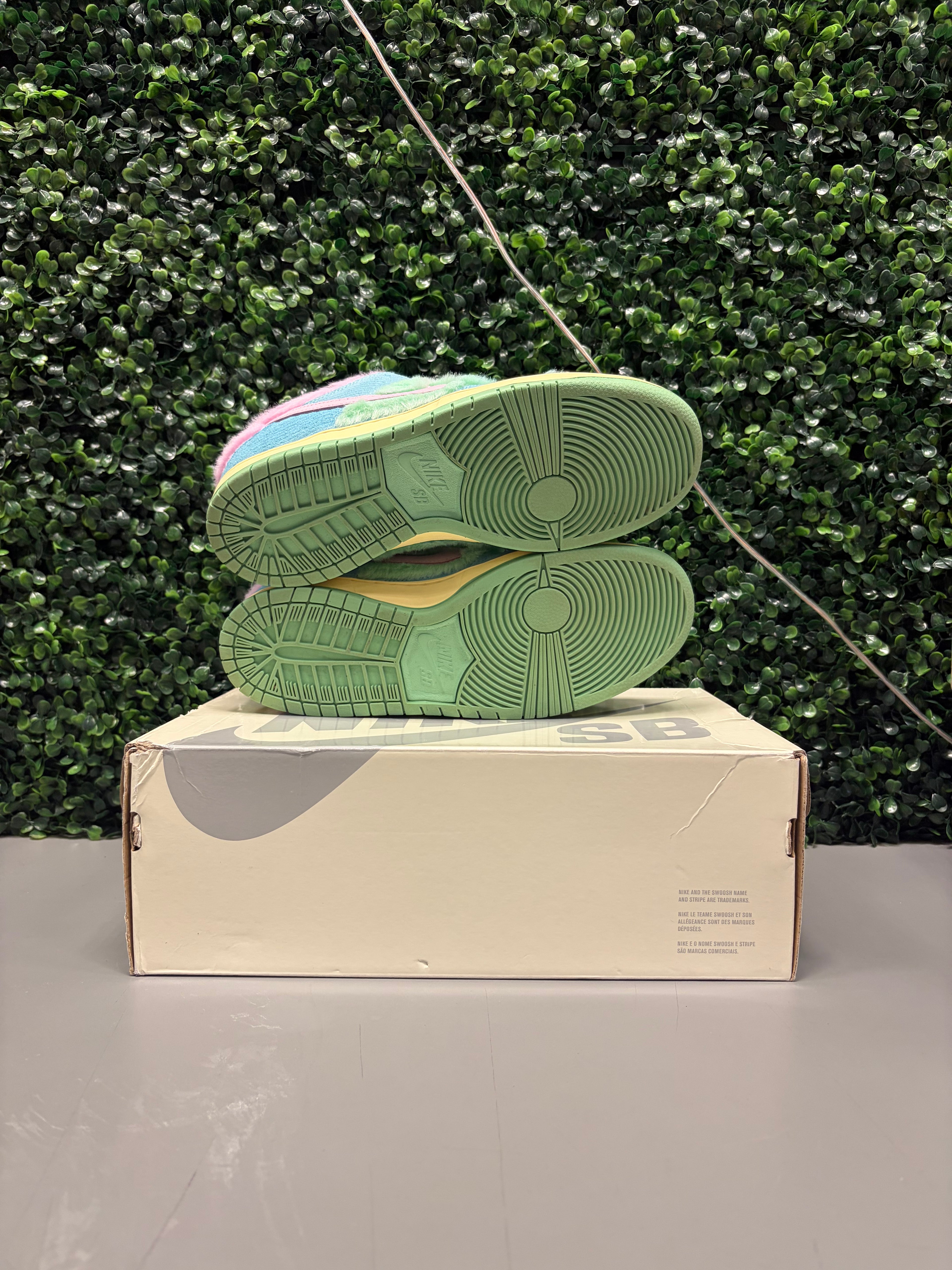 Nike SB Dunk Low "Verde Visty" Size 9.5 Preowned