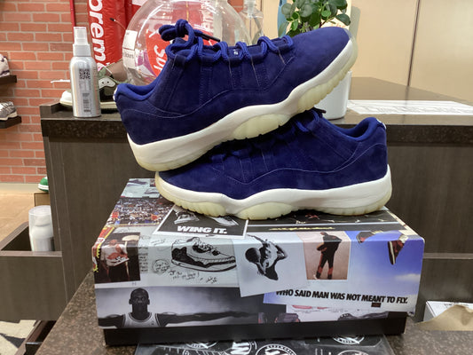 Jordan 11 Low "Derek Jeter RE2PECT" Size 10 Pre Owned