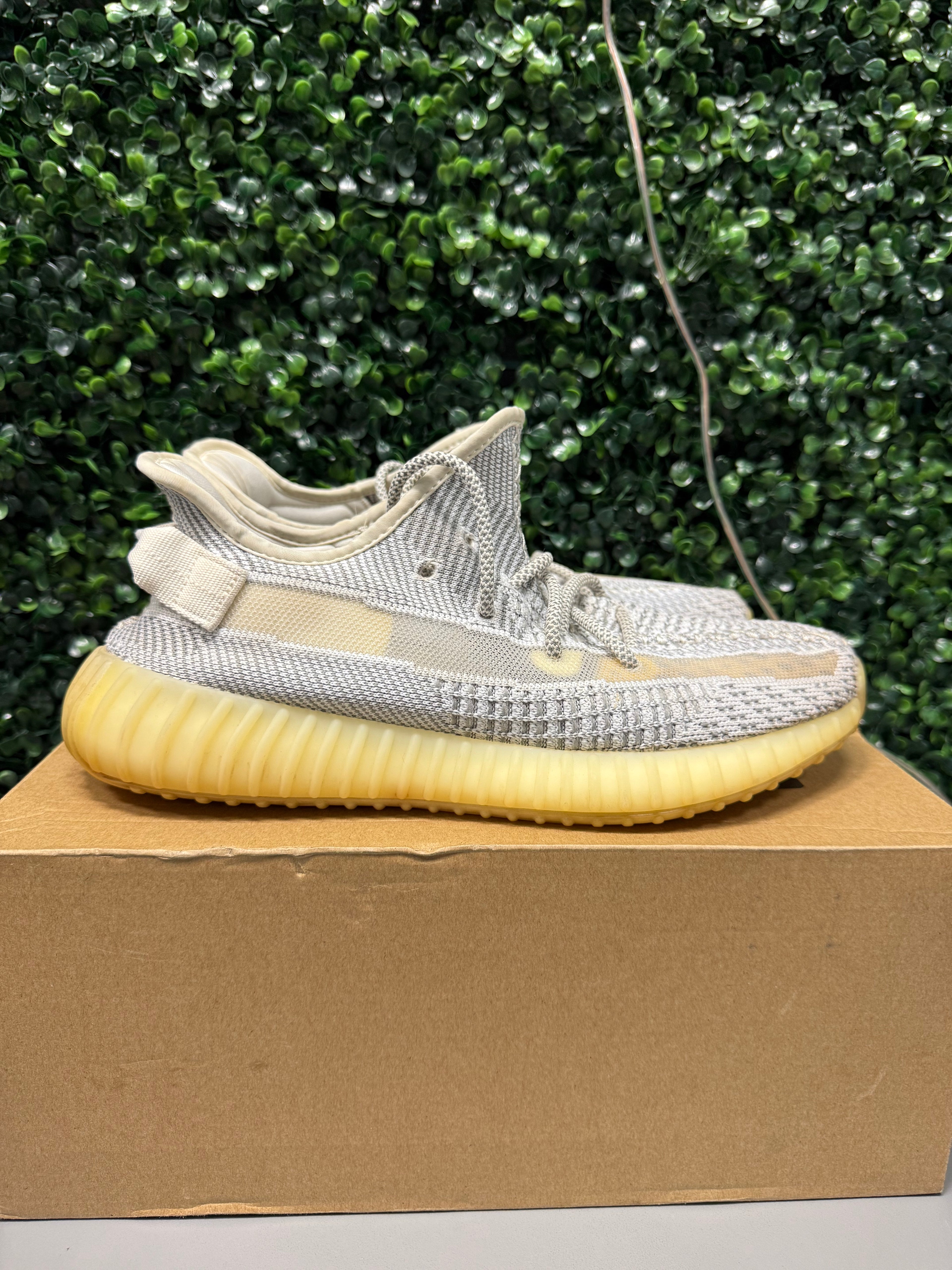 Yeezy 350 V2 "Static" Size 10 Preowned