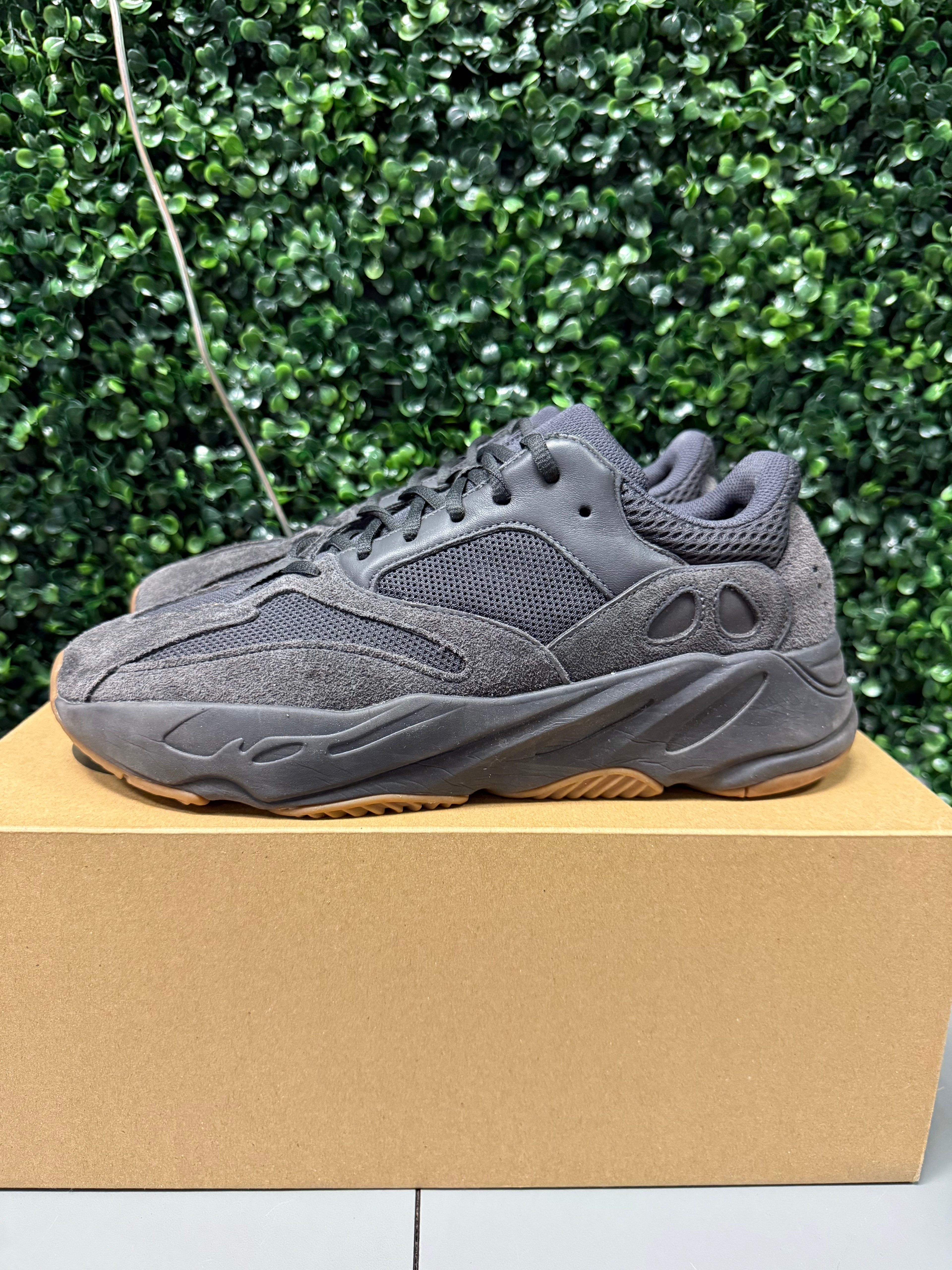 Yeezy 700 "Utility Black" Size 11 Preowned