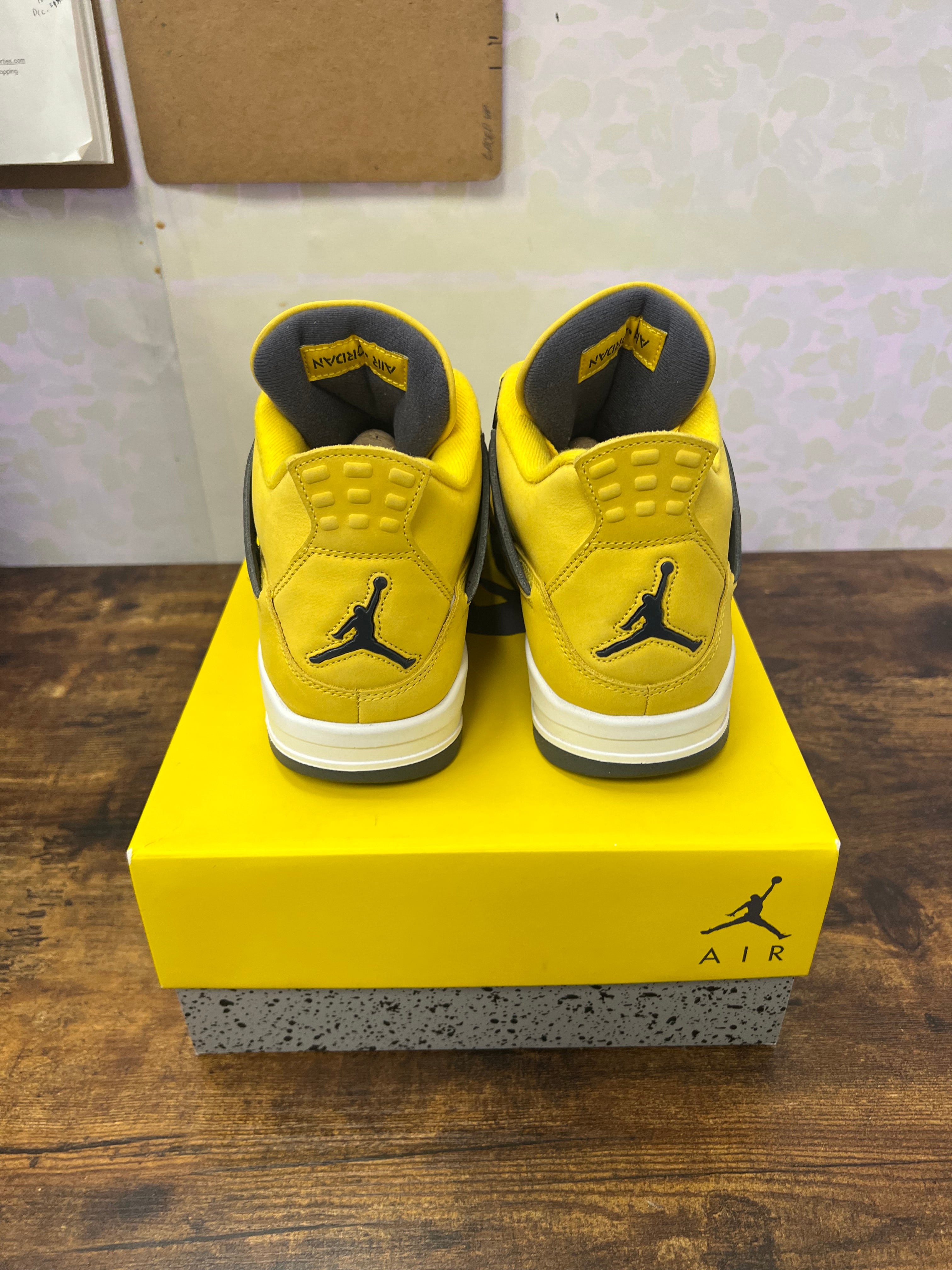 Jordan 4 “Lightning” Size 10M Preowned