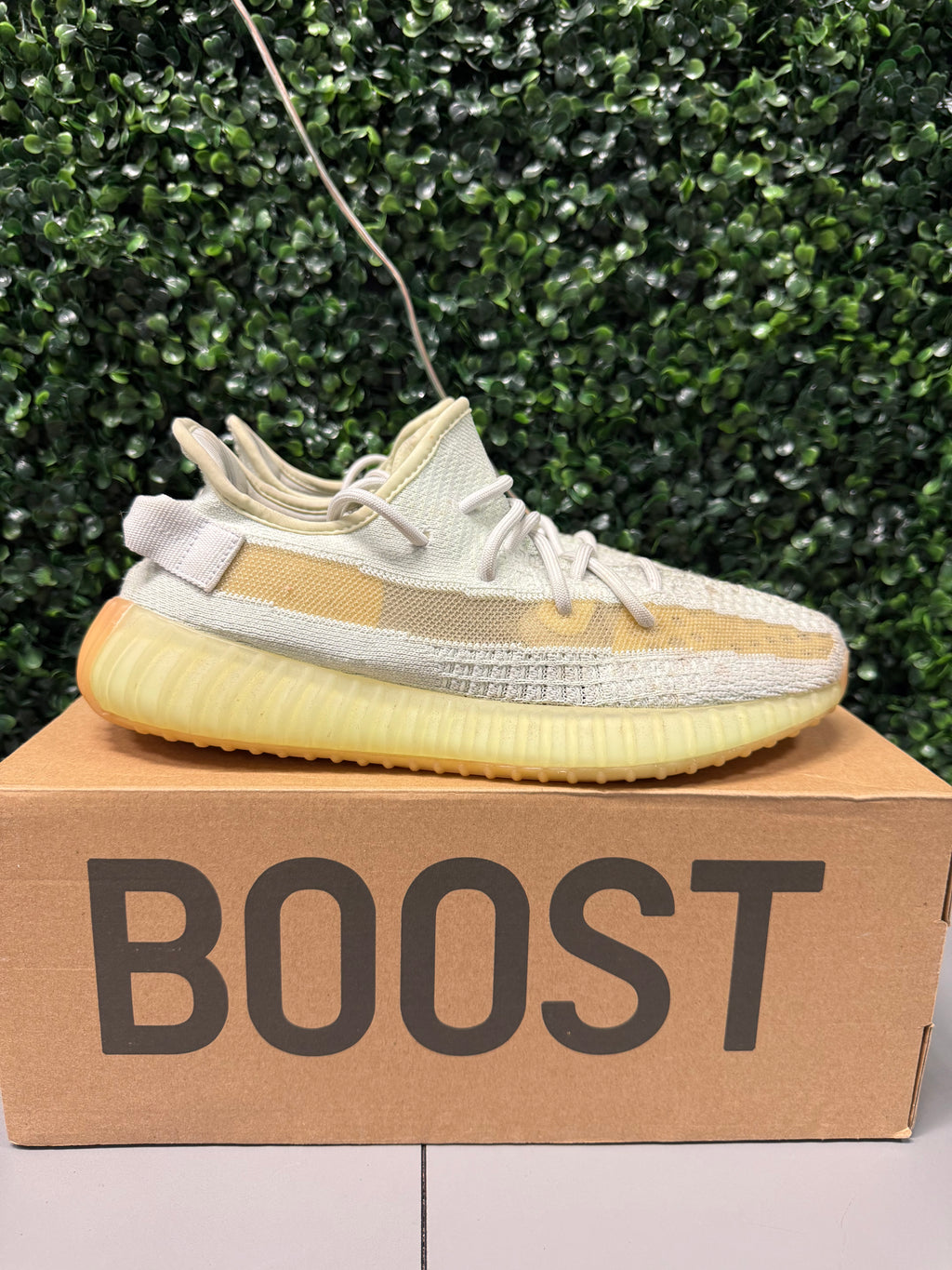 Yeezy 350 V2 "Hyperspace" Size 9.5 Preowned