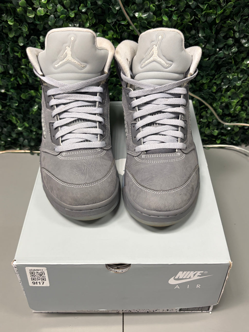 Jordan 5 Retro "Wolf Grey" Preowned Size 9.5