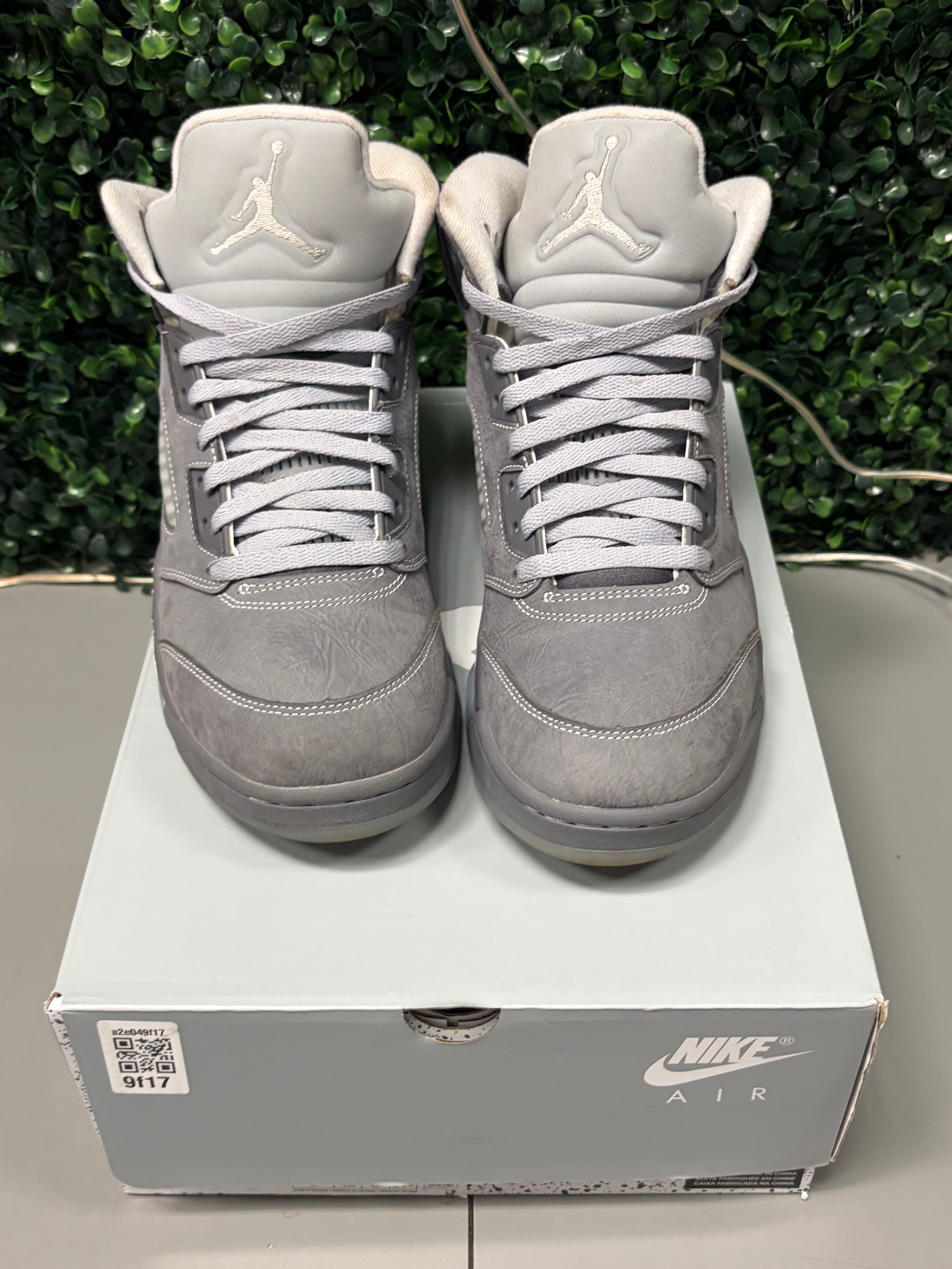 Jordan 5 Retro "Wolf Grey" Preowned Size 9.5