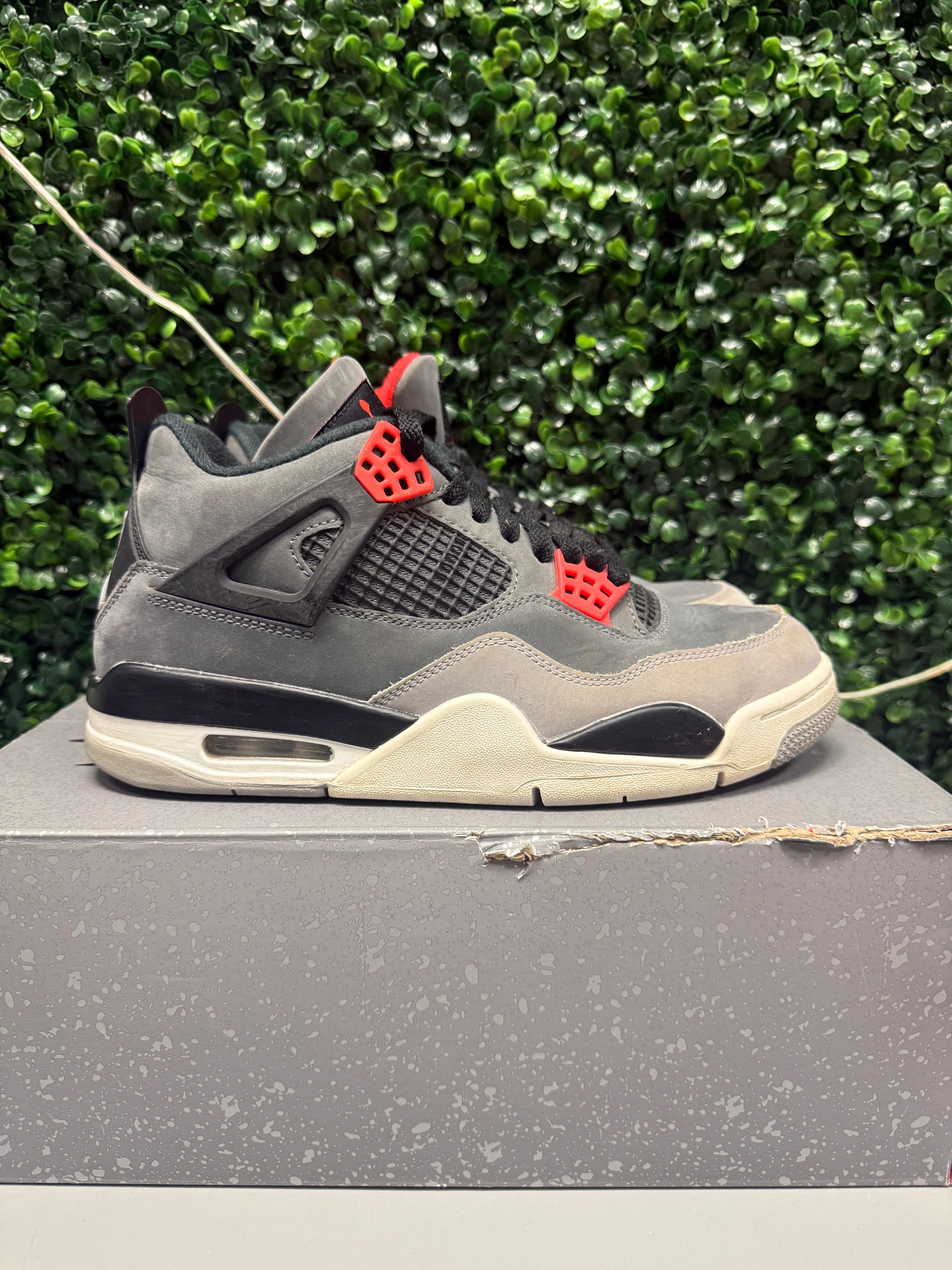 Jordan 4 "Infared" Size 7.5 Preowned