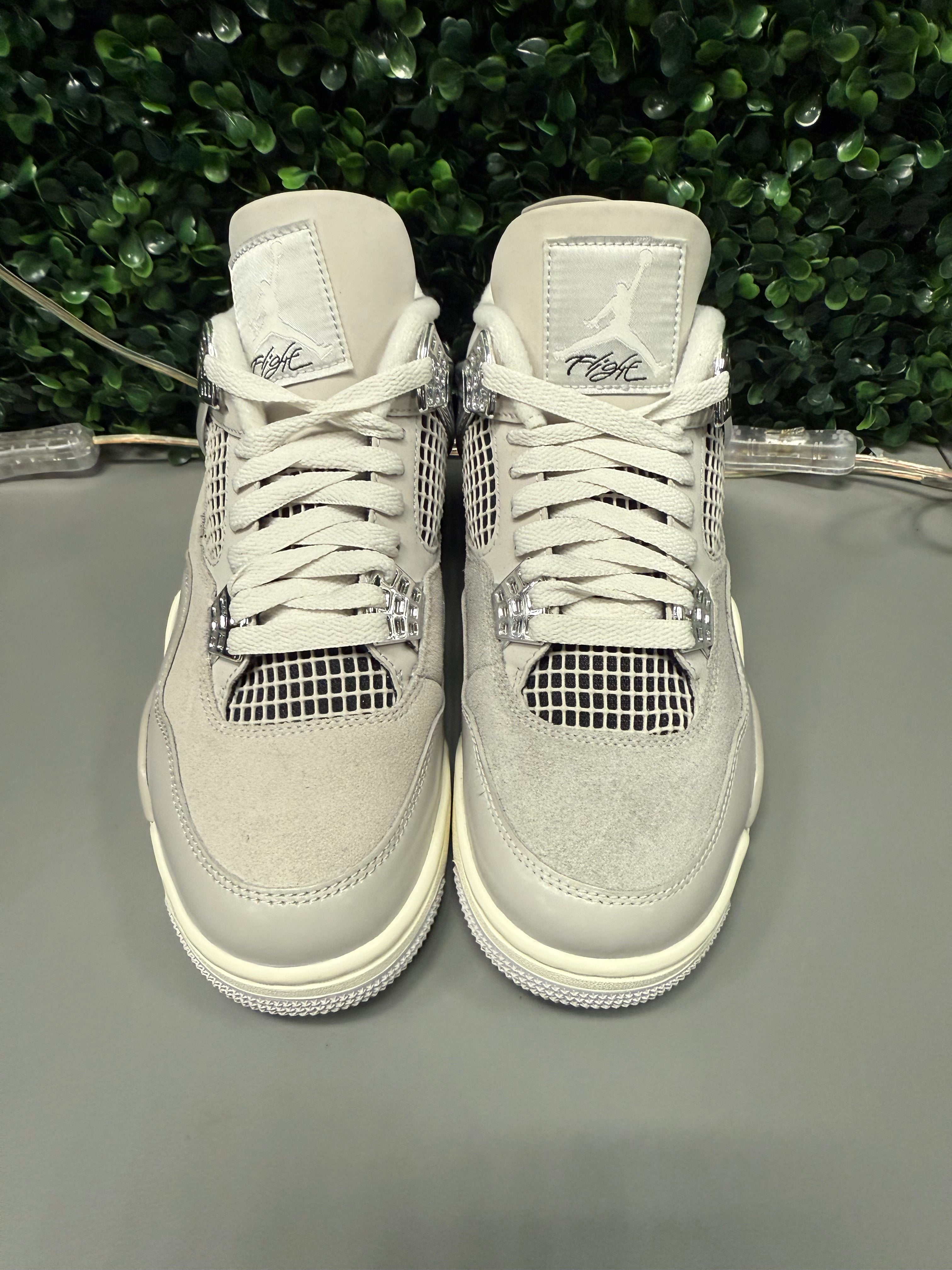 Jordan 4 "Frozen Moments" Size 7.5W / 6Y Preowned