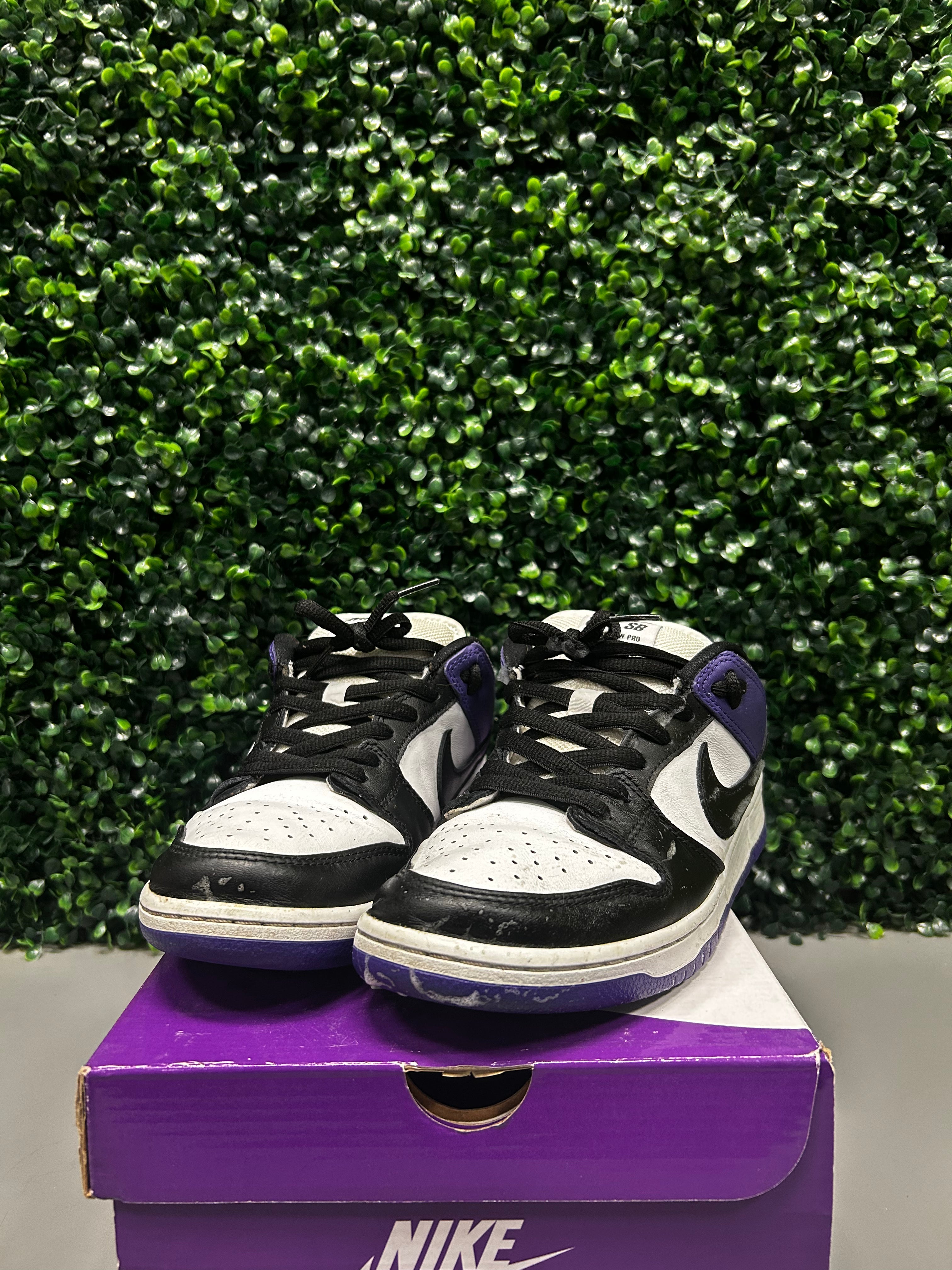 Sb Dunk Low "Court Purple" Size 9.5 Preowned