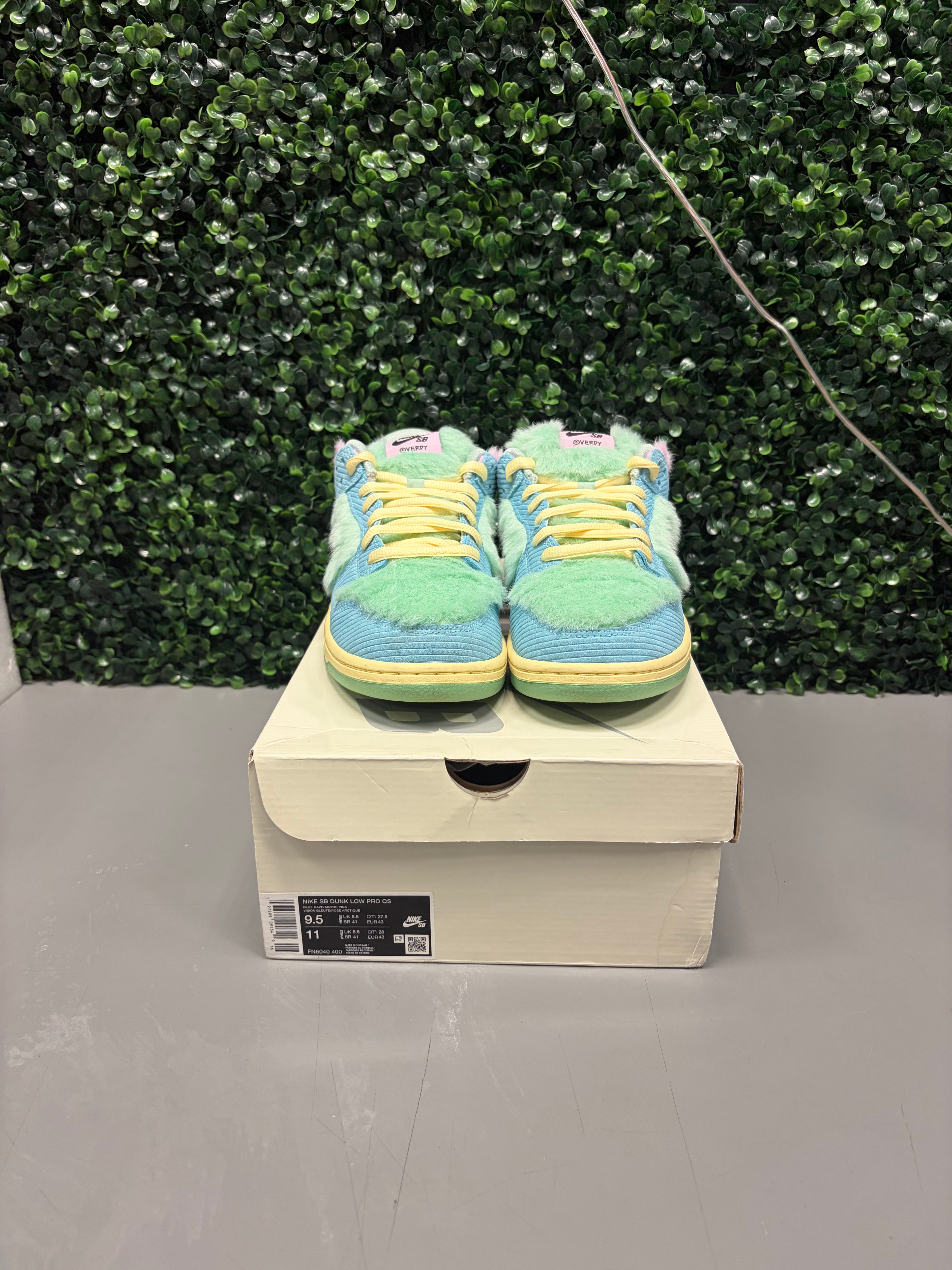 Nike SB Dunk Low "Verde Visty" Size 9.5 Preowned