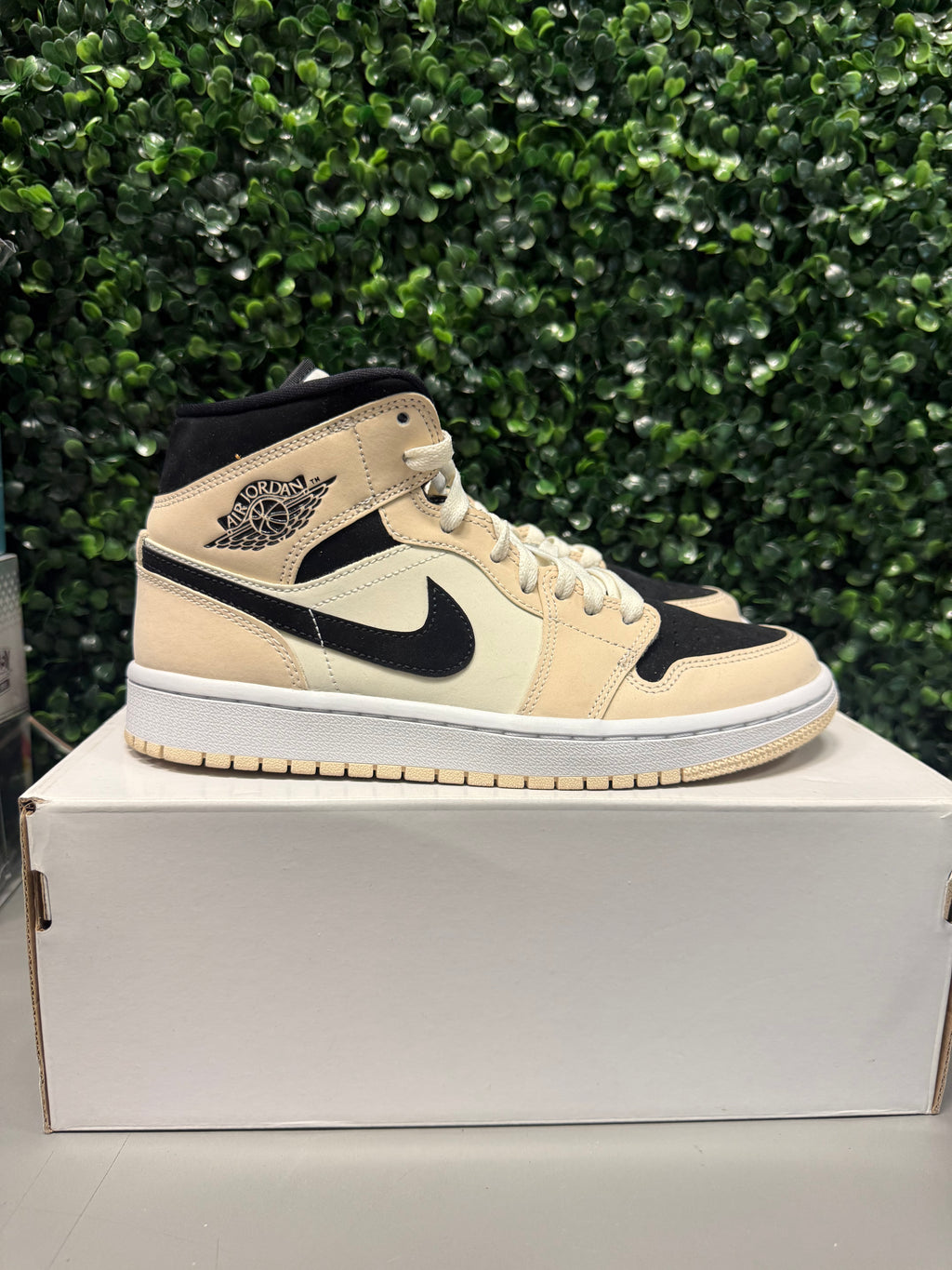 Jordan 1 Mid "Barely Orange" Size 7.5W / 6Y Preowned