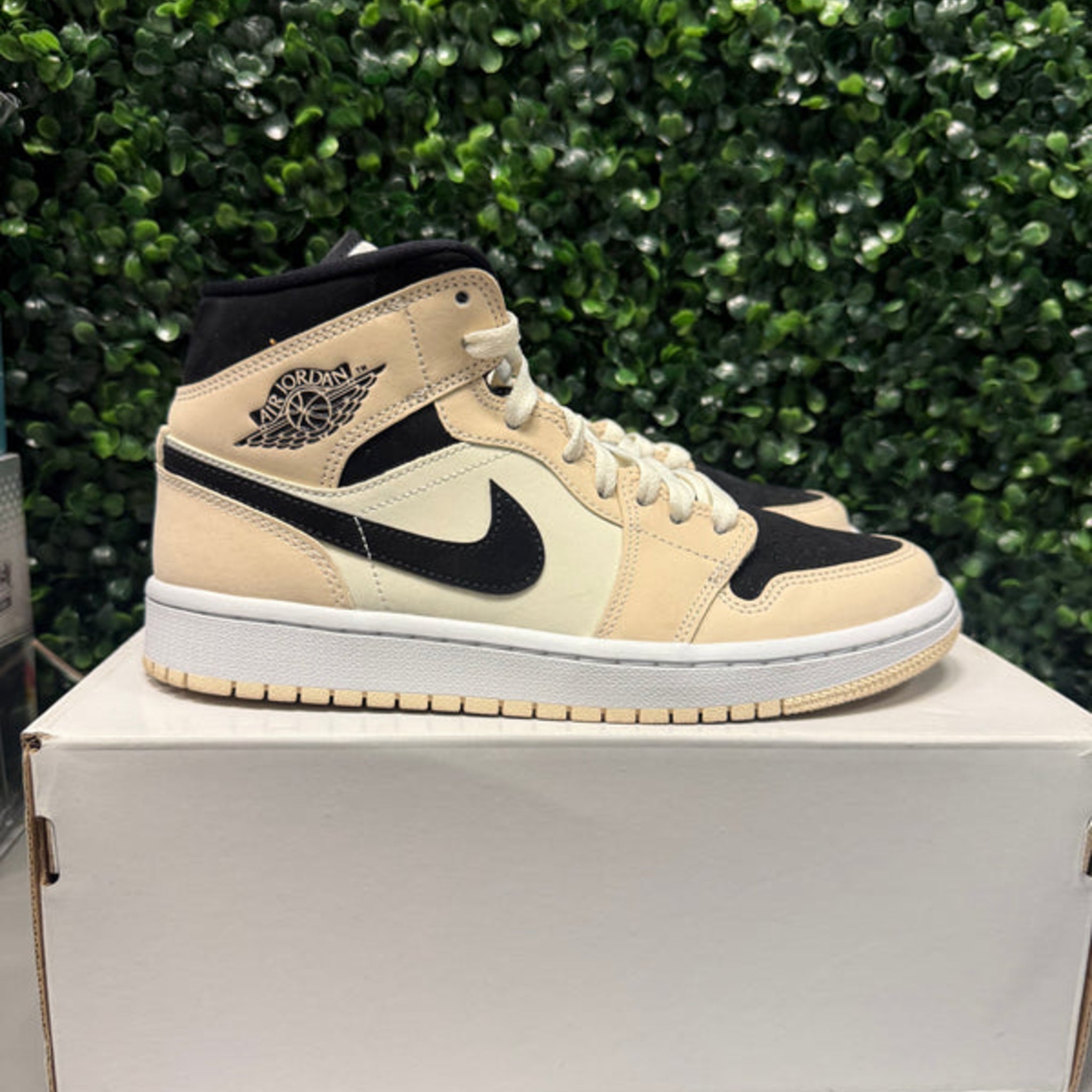 Jordan 1 Mid "Barely Orange" Size 7.5W / 6Y Preowned
