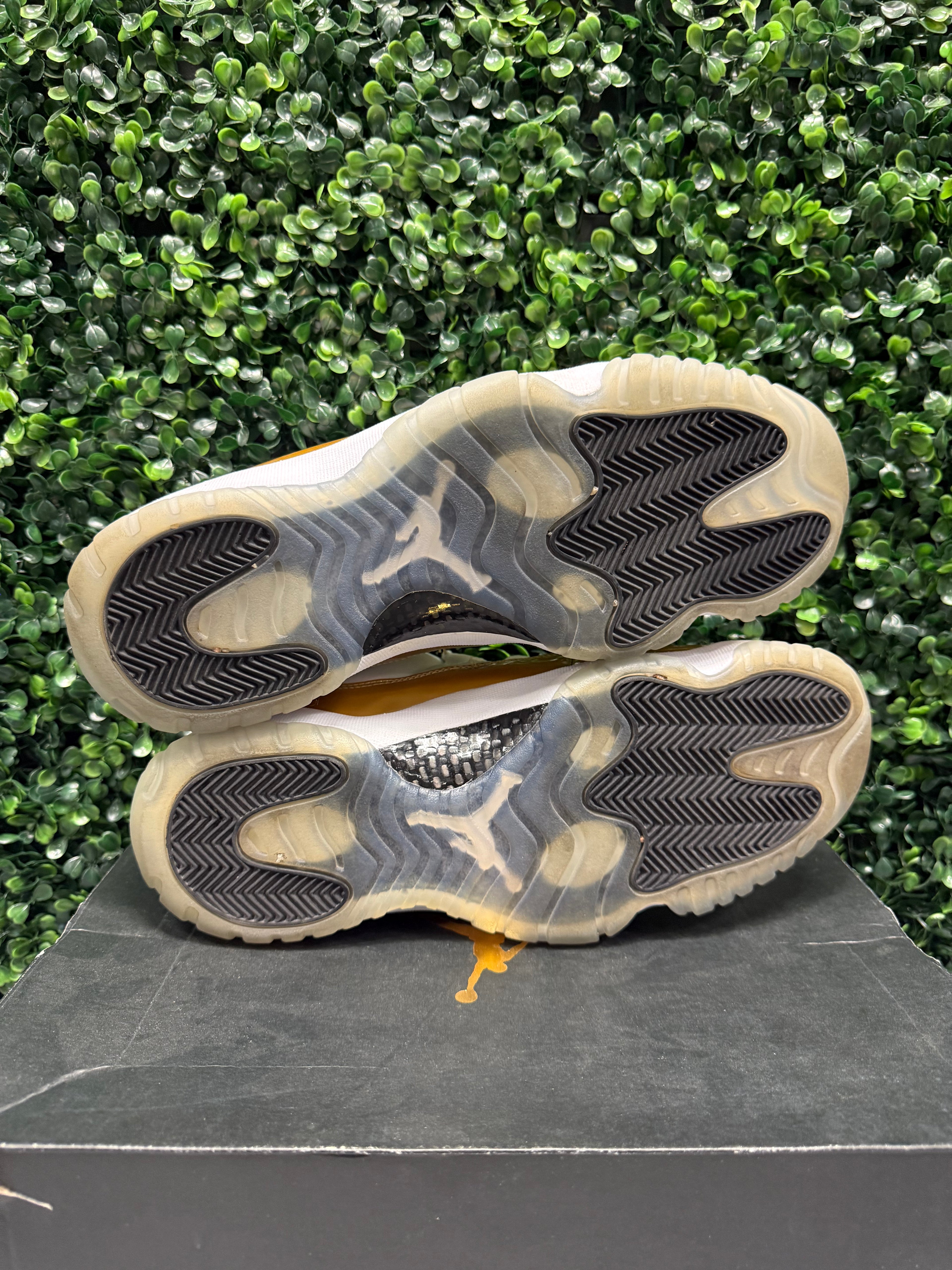 Jordan 11 Low "Closing Ceremony" Size 11 Preowned
