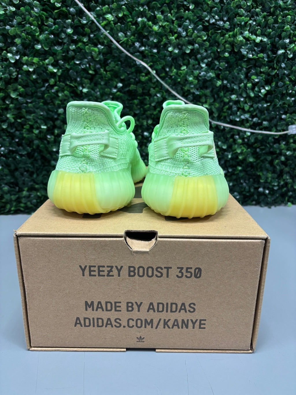 Yeezy 350 V2 "Glow" Size 4.5 Preowned