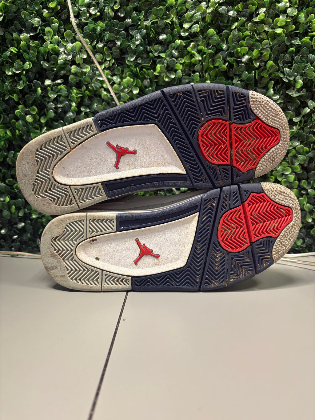 Jordan 4 Retro "Midnight Navy" Size 8 Preowned (NO BOX)