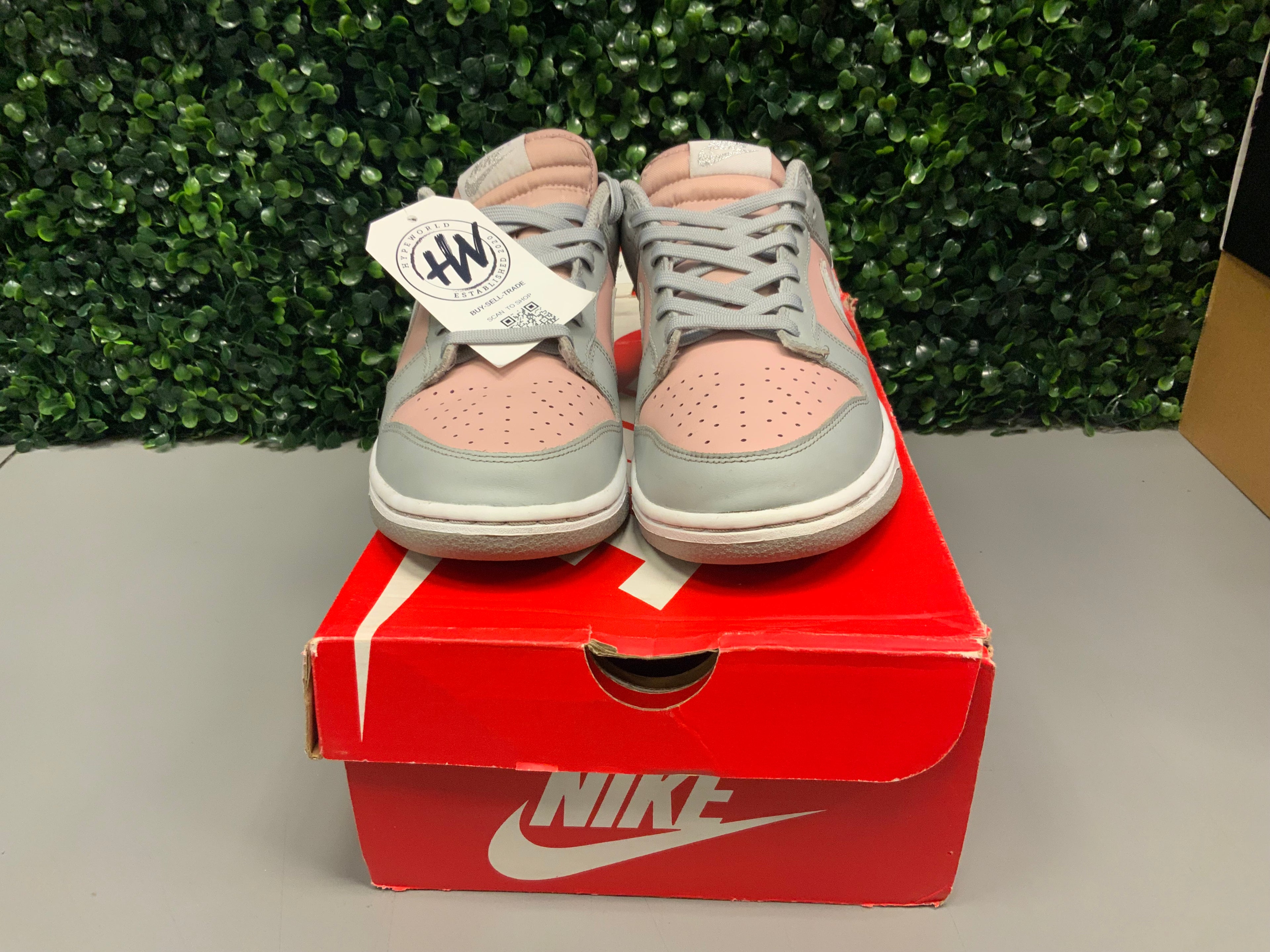 Dunk Low "Pink Oxford" Size 9.5W / 8M Preowned