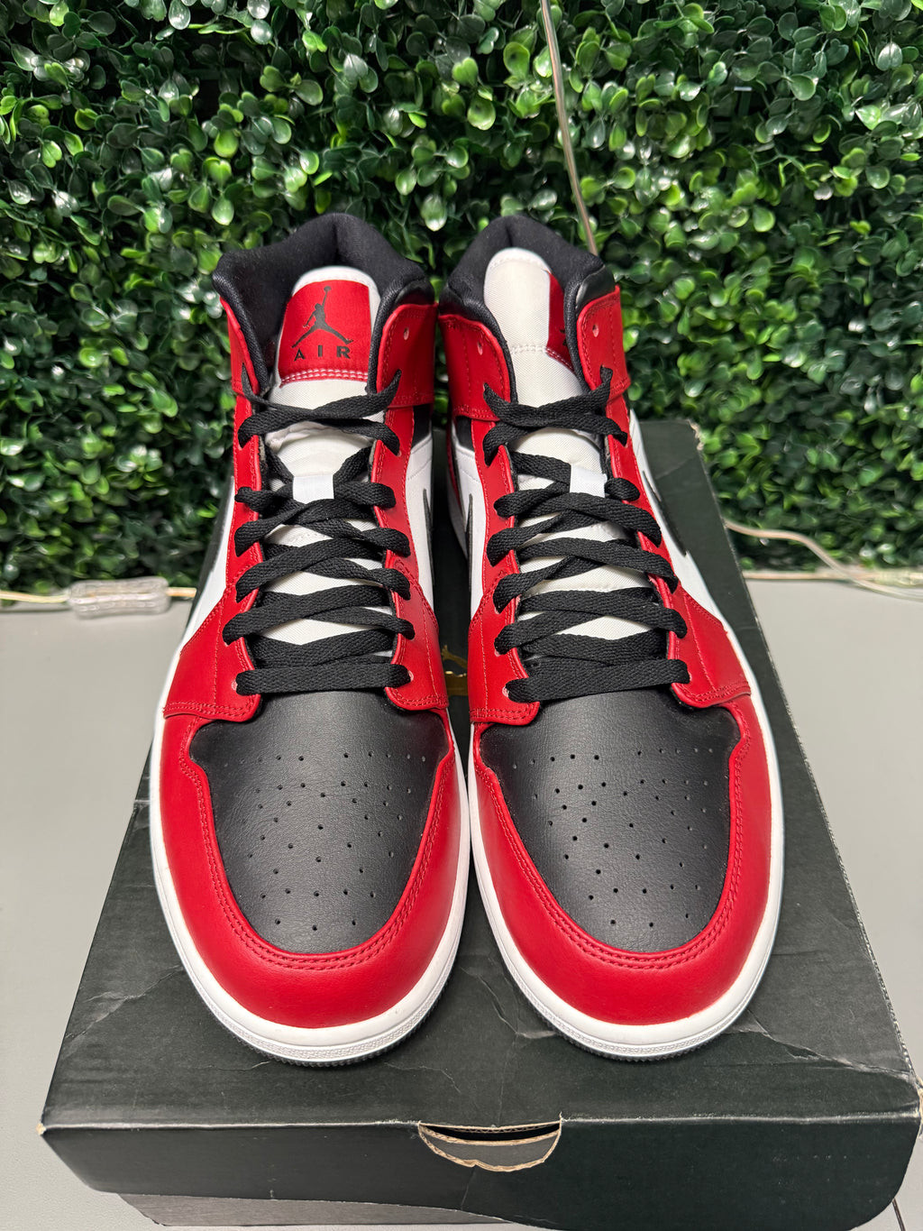 Jordan 1 Mid "Chicago Toe" Size 13 Preowned