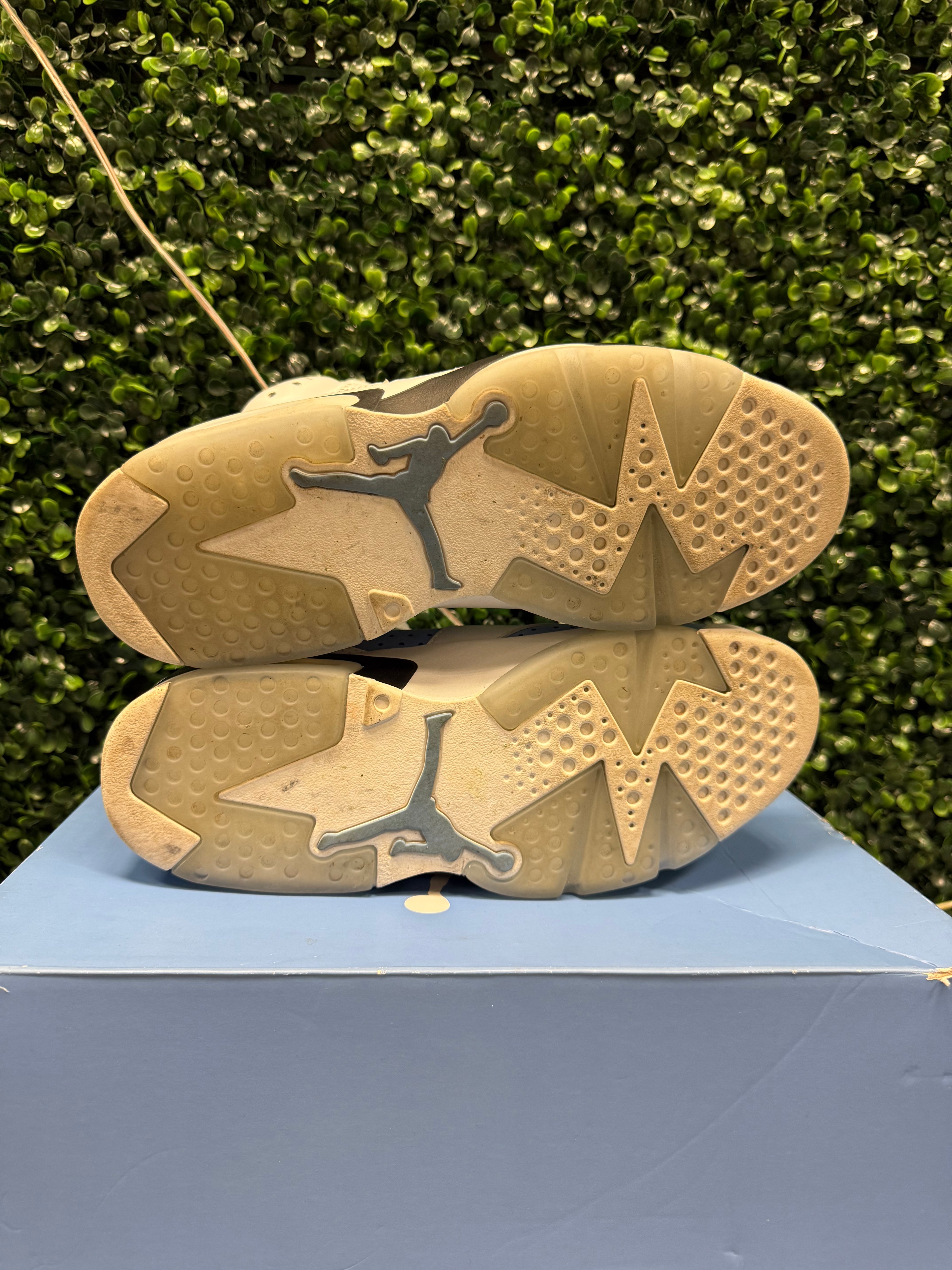 Jordan 6 "UNC" Size 9 Preowned