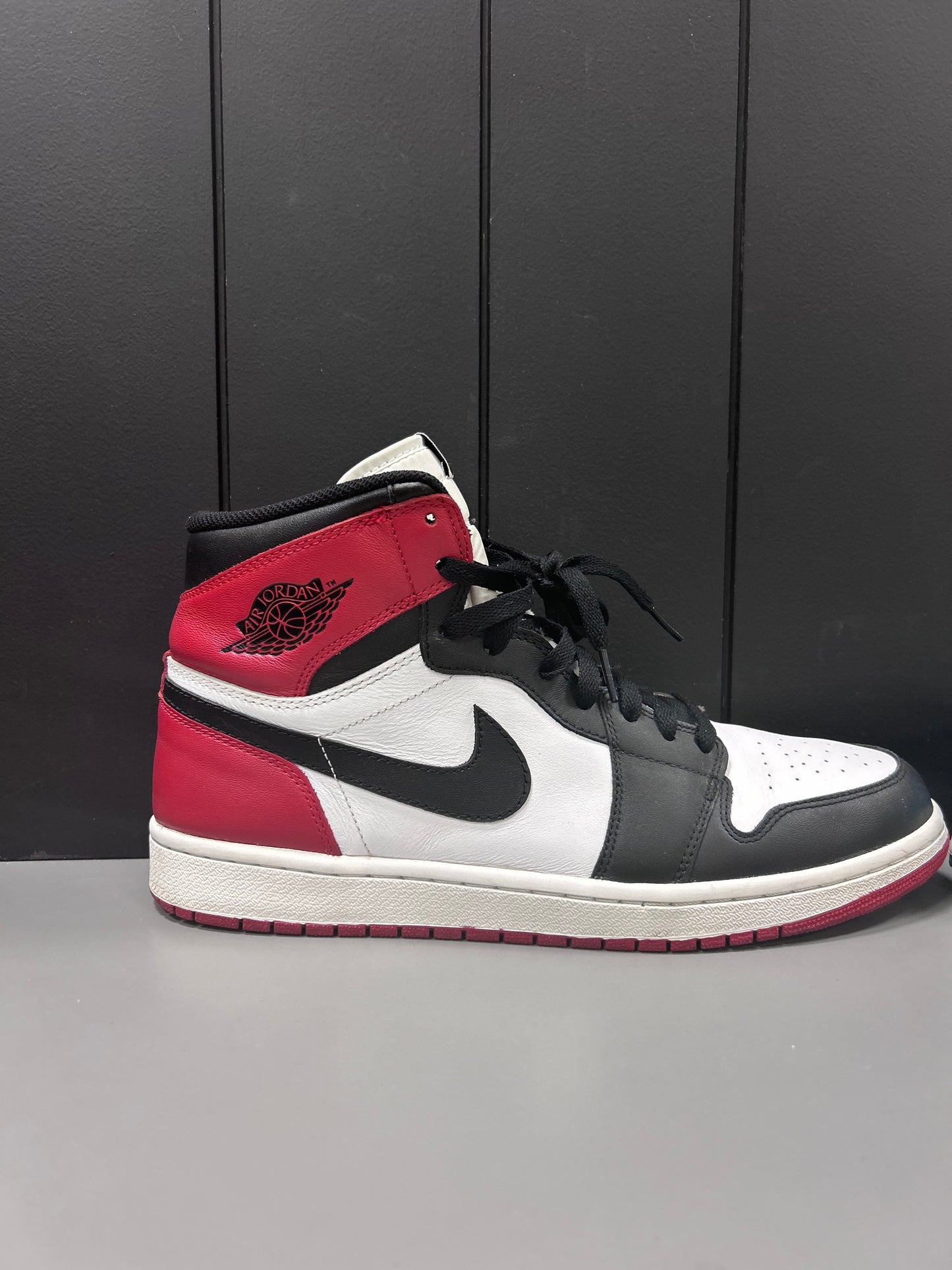 Jordan 1 High "Black Toe" Size 12 Pre-Owned