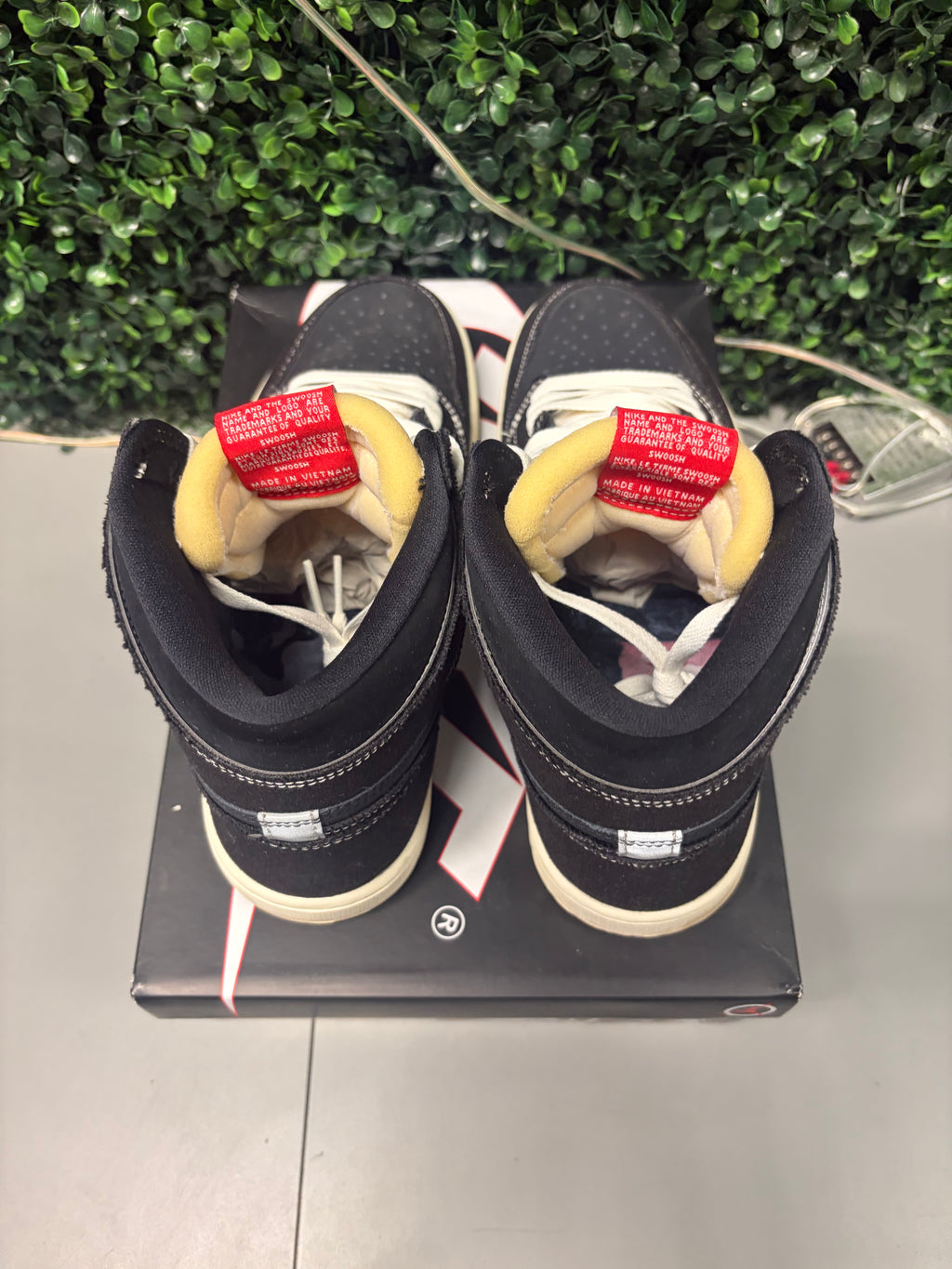 Jordan 1 High "Flight Club" Size 9.5 Preowned