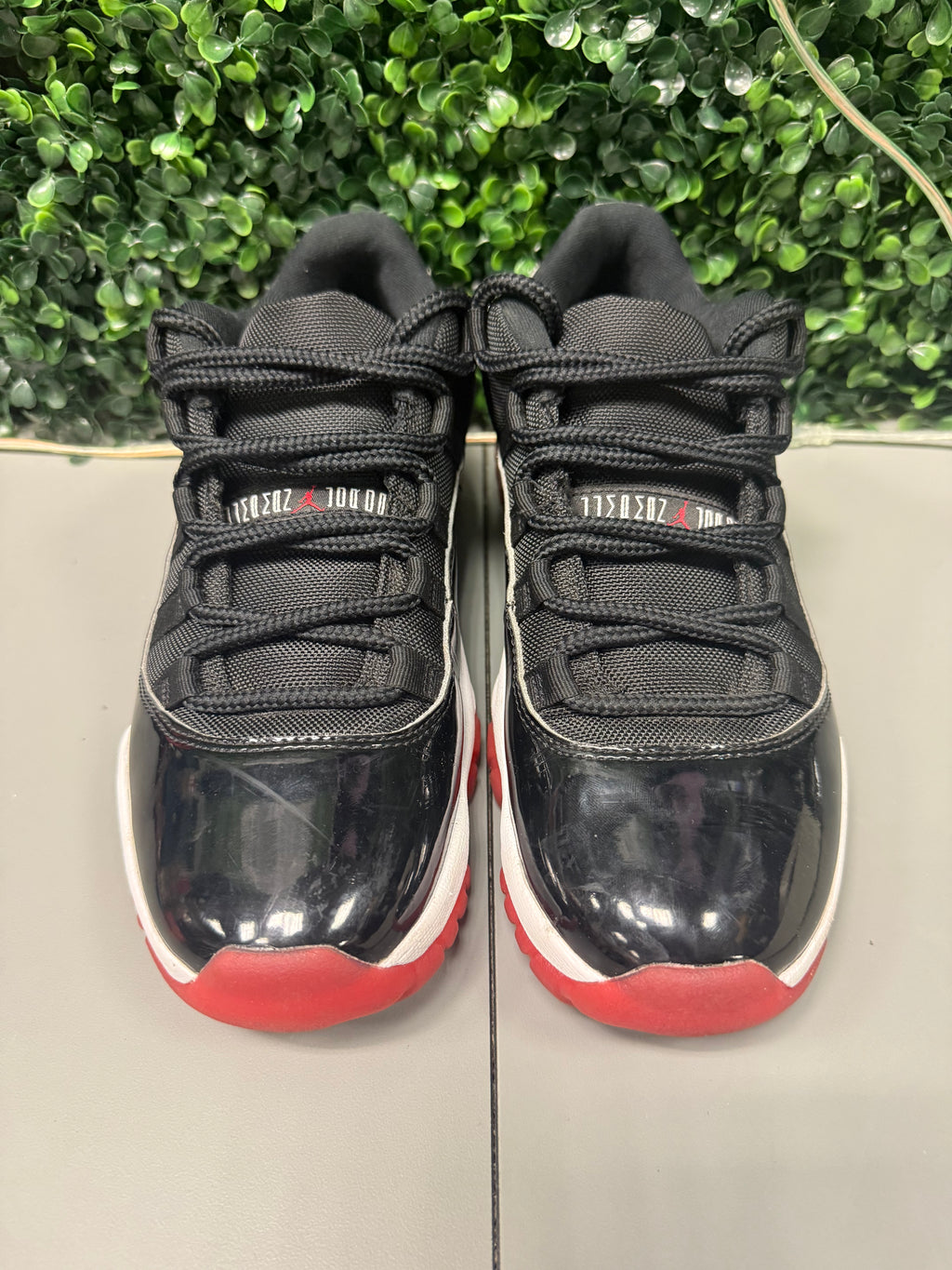 Jordan 11 Retro Low "Bred" Size 8.5 Preowned