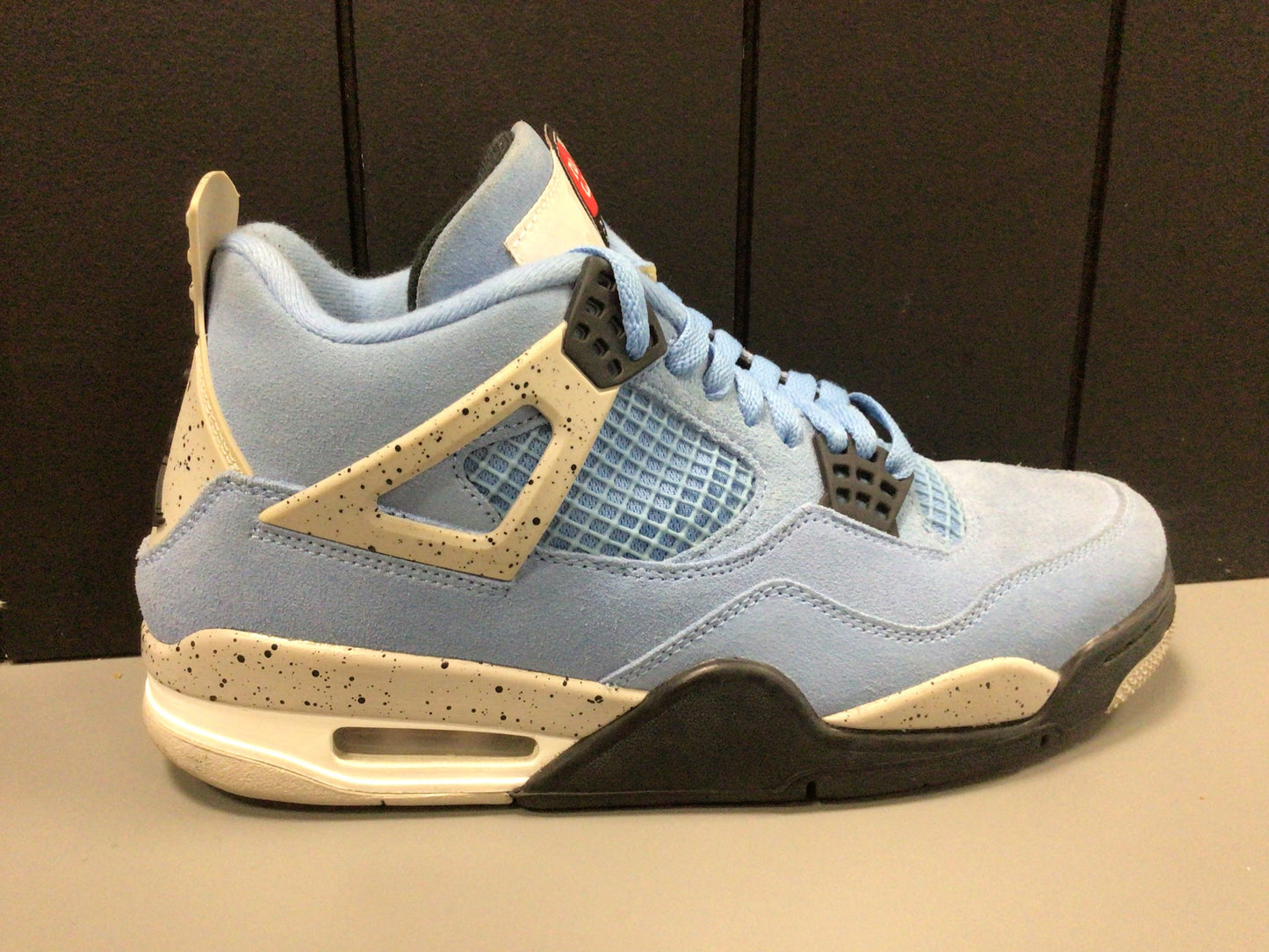 Jordan 4 “University” Size 8 Preowned