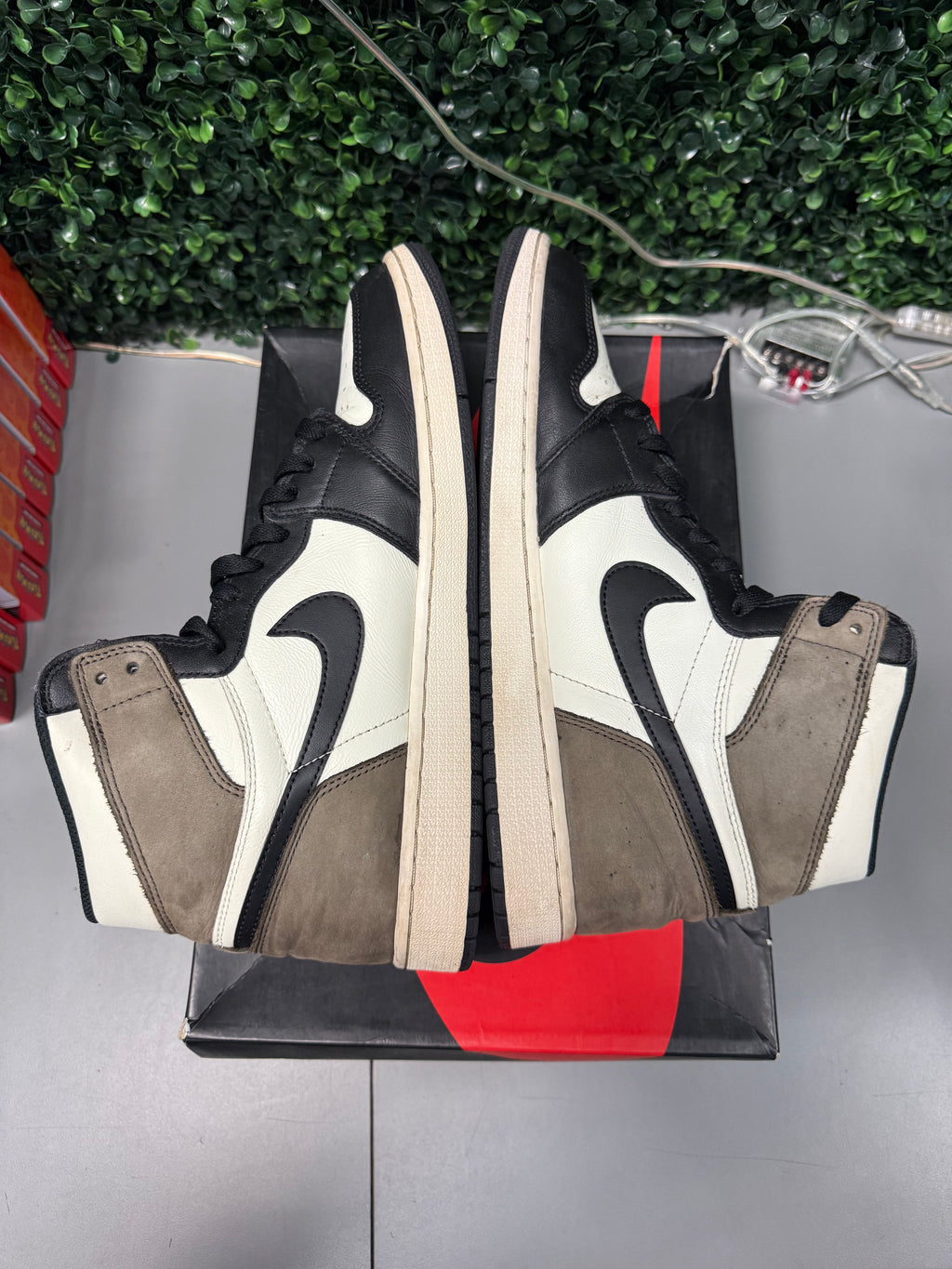 Jordan 1 High " Mocha" Size 12.5 Preowned