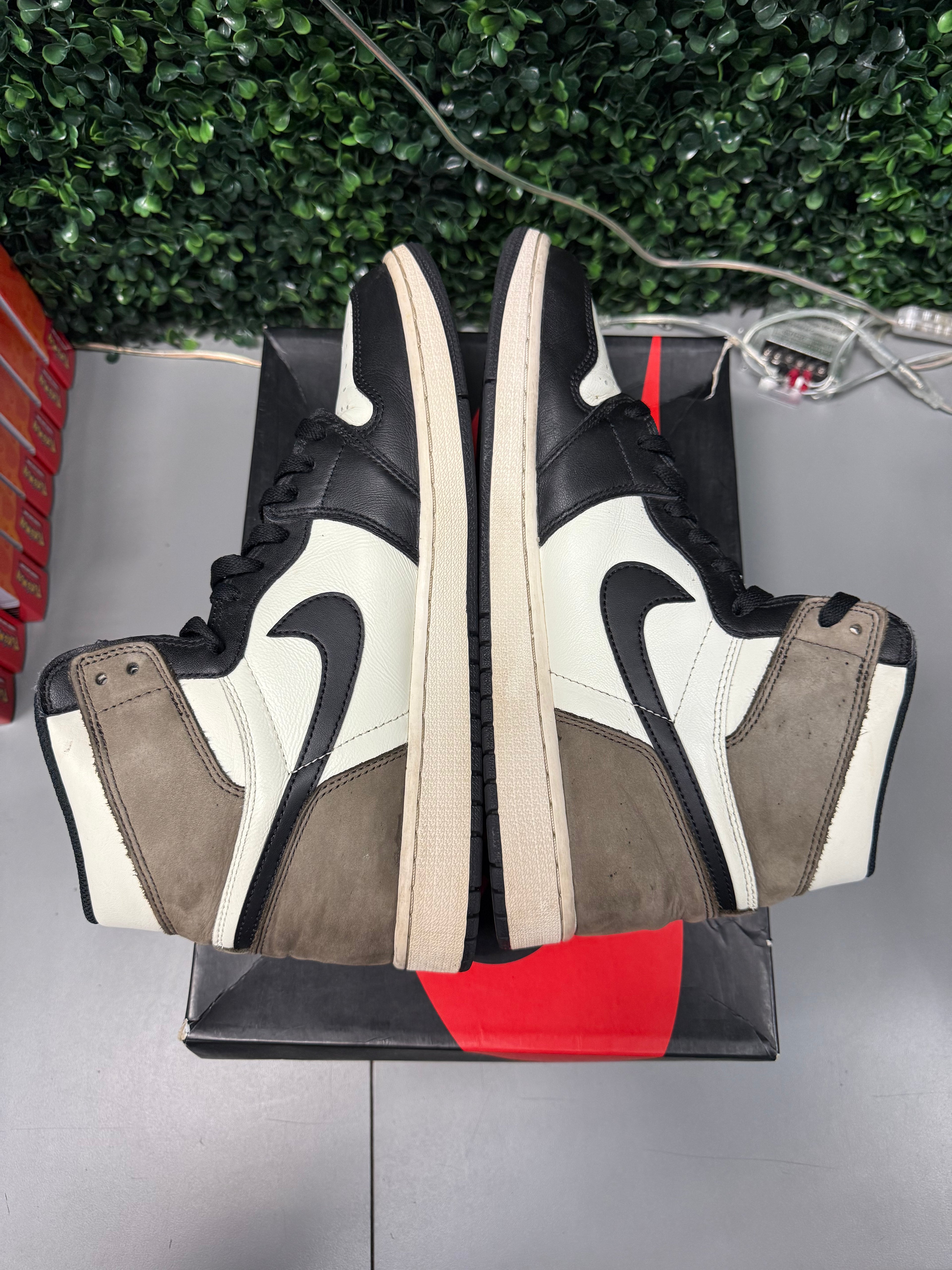 Jordan 1 High " Mocha" Size 12.5 Preowned