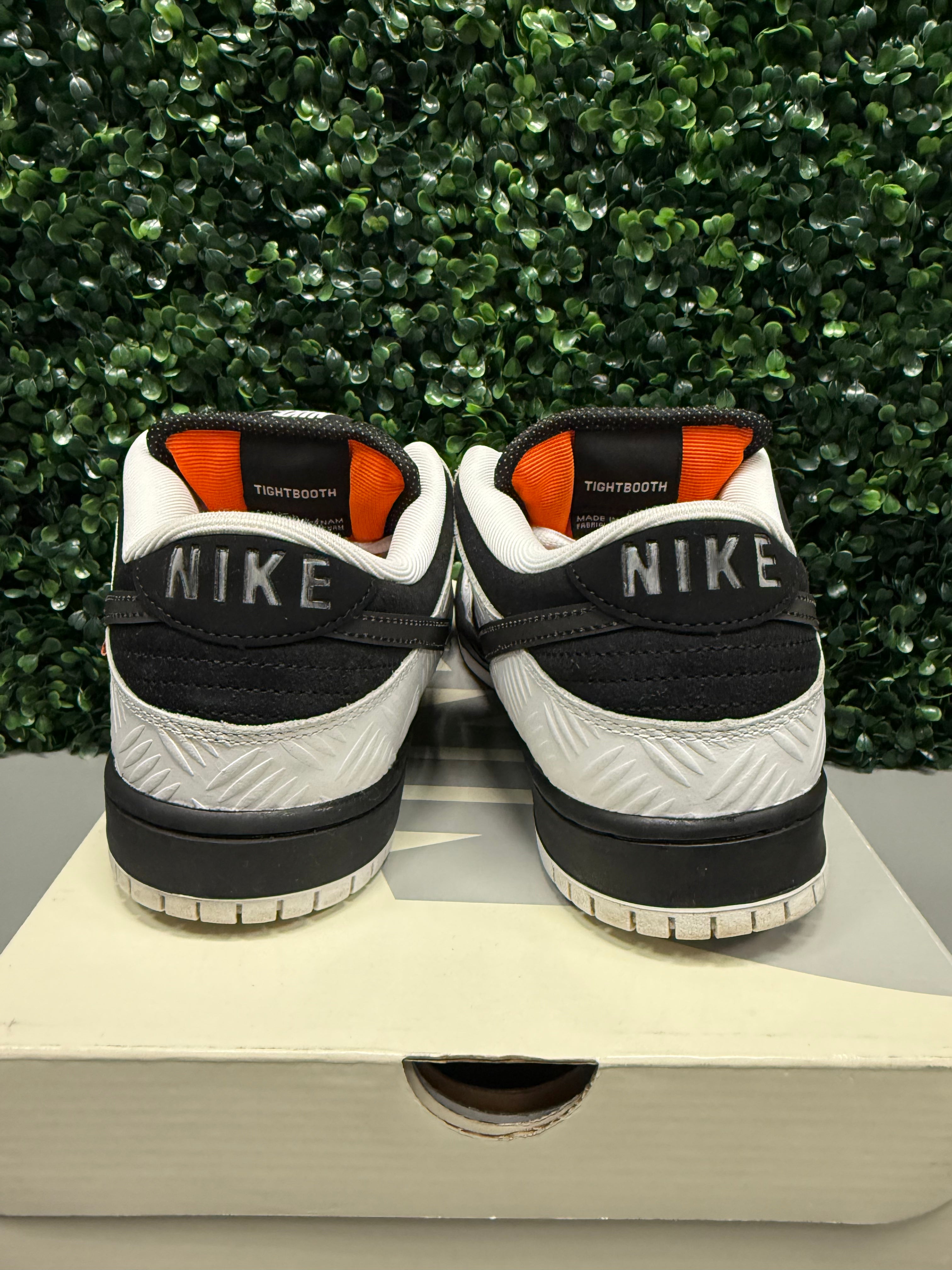 Nike SB Dunk Low "TightBooth" Size 9.5 Preowned