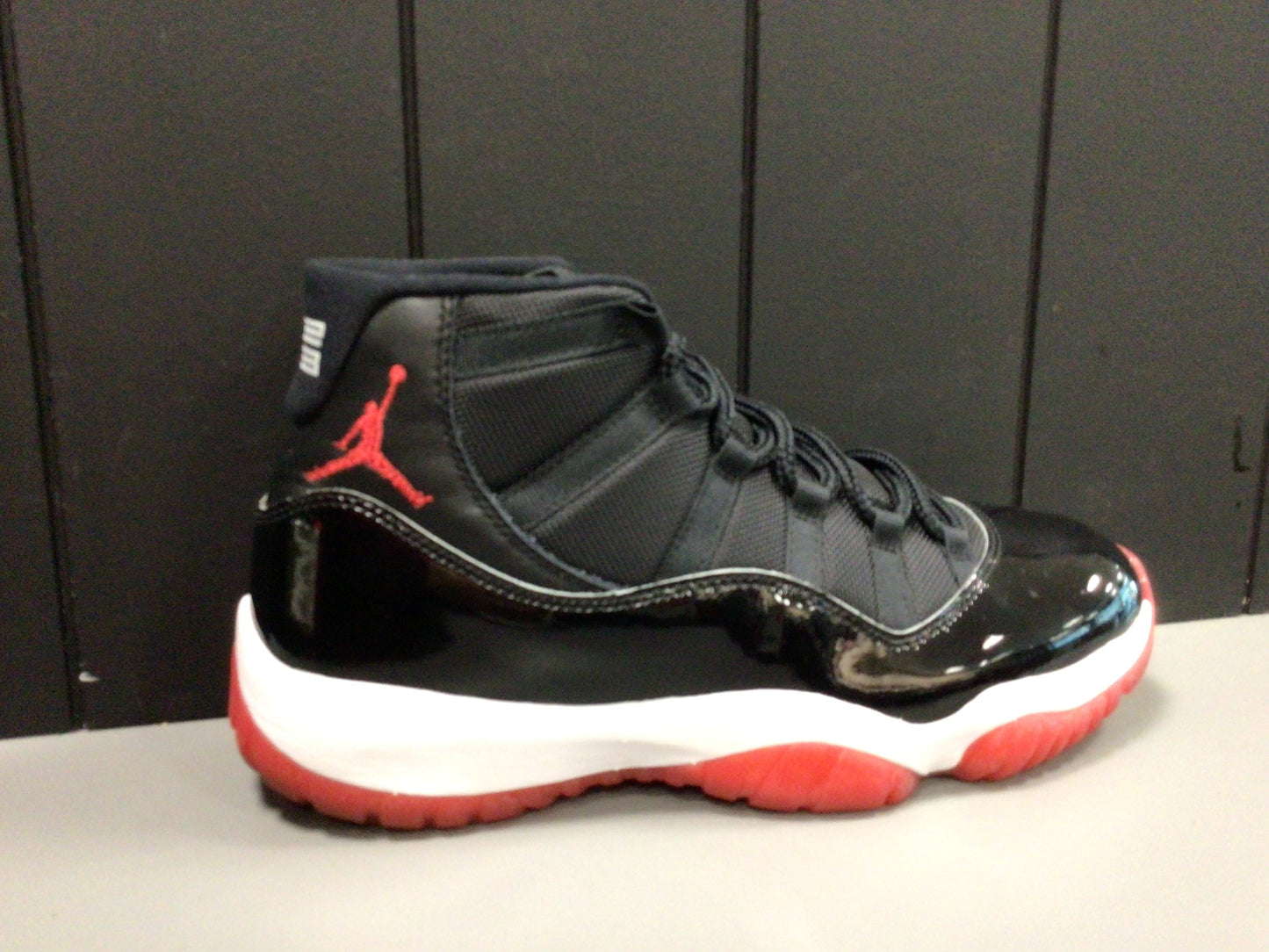 Jordan 11 “Bred” Size 9 Preowned