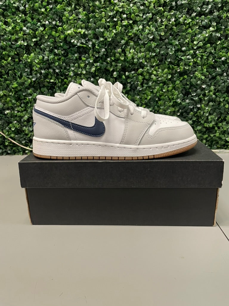 Jordan 1 Low "White Neutral Grey Gum Midnight Navy" (GS) Size 6.5Y Preowned