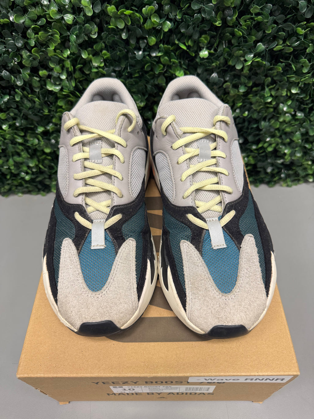 Yeezy 700 "Wave Runner" Size 10 Preowned