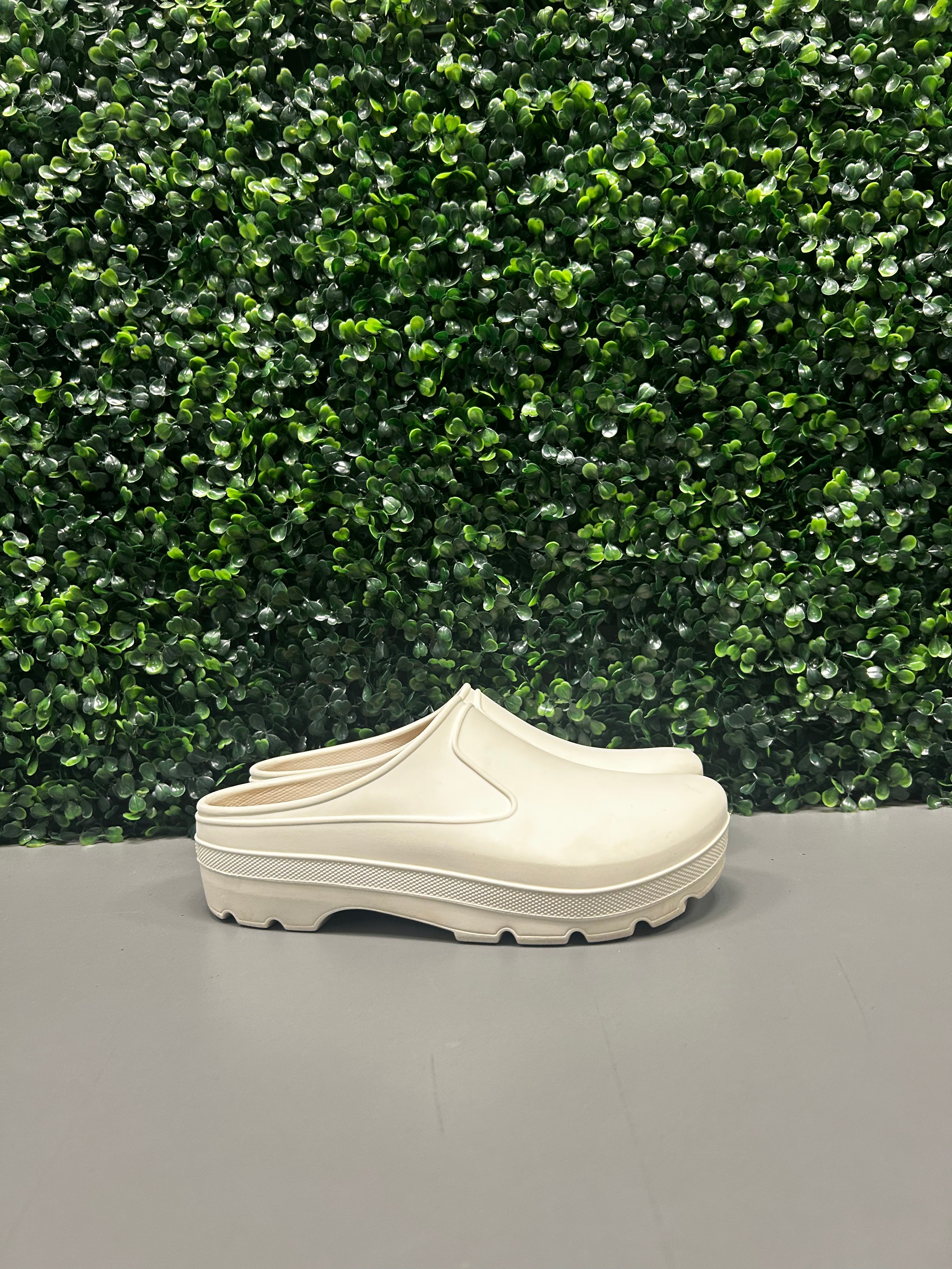 Aime Leon Dore Garden Mule Size 6 Preowned
