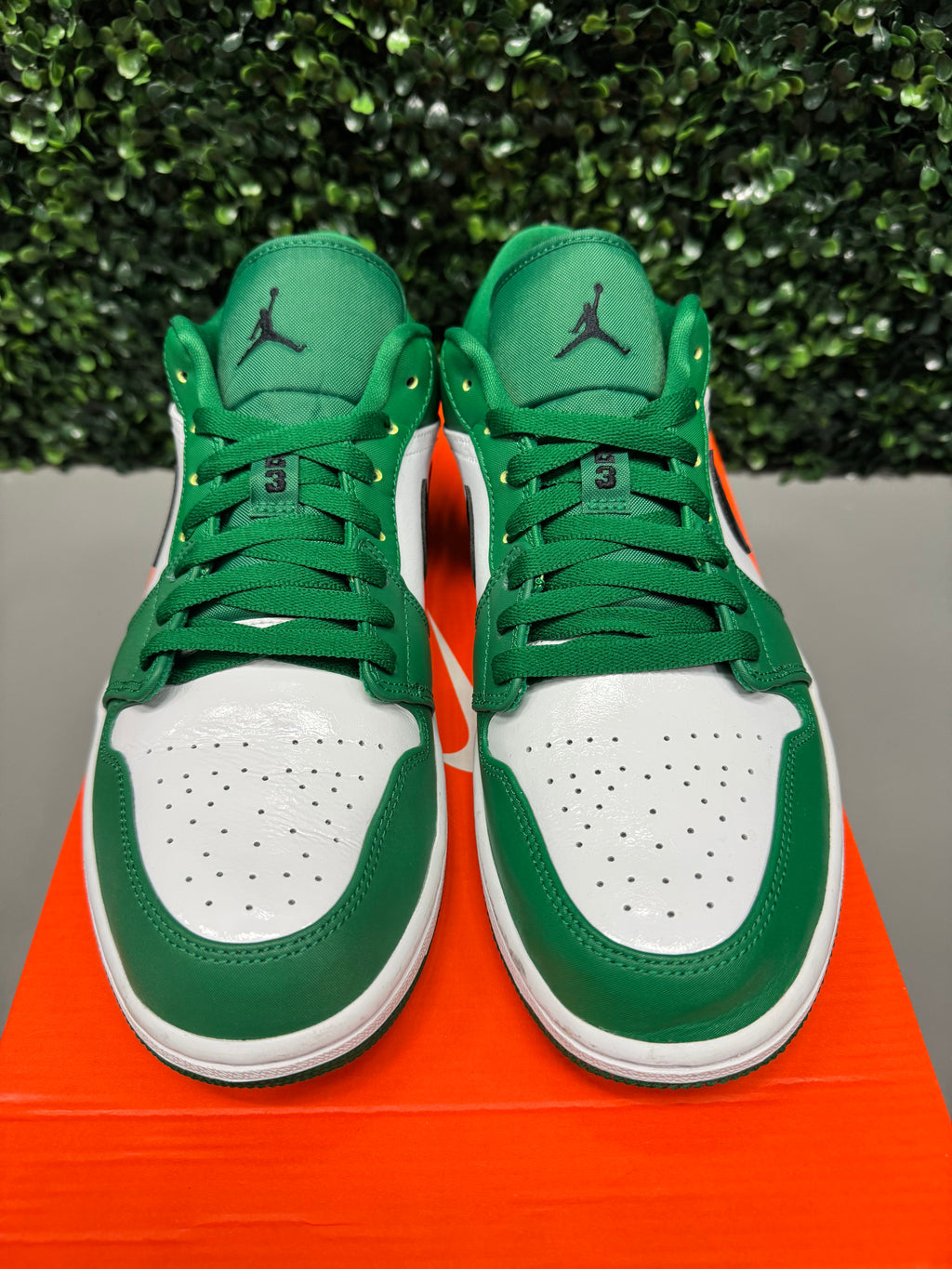 Jordan 1 Low "Pine Green" Size 11 Preowned