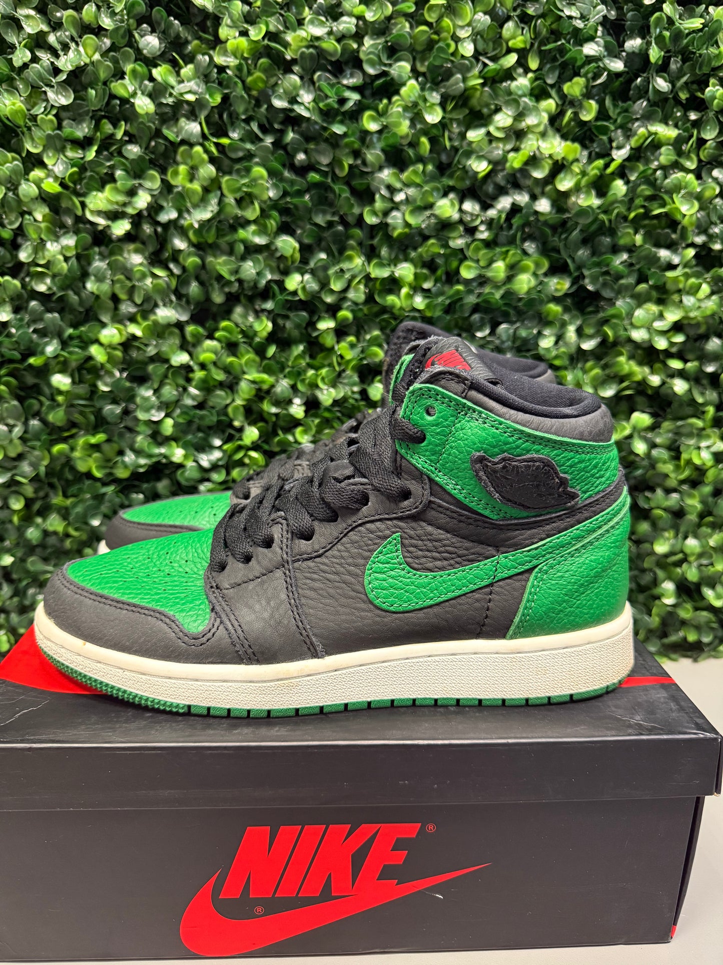 Jordan 1 High "Pine Green" Size 5Y / 6.5W Preowned
