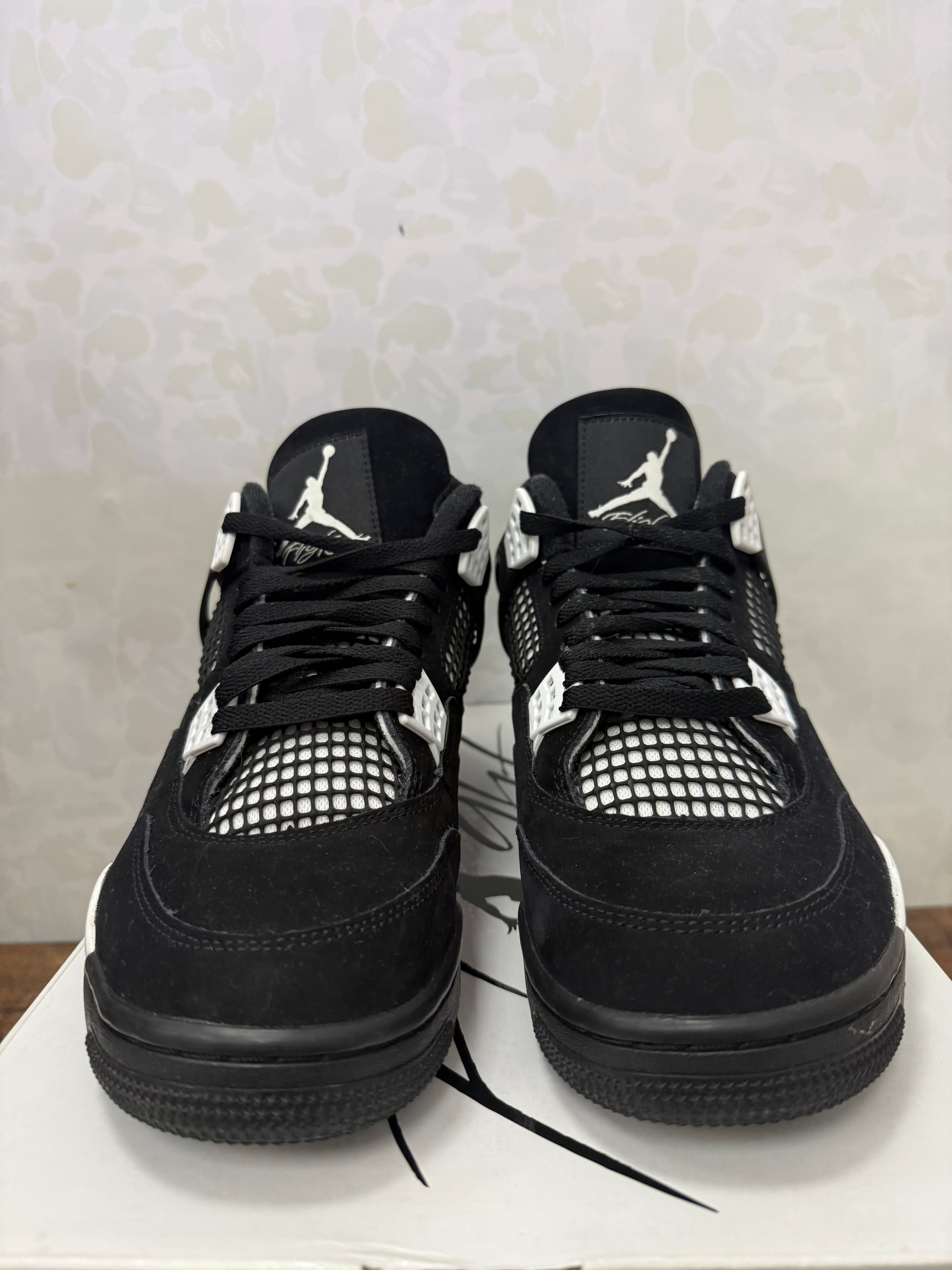 Jordan 4 “White Thunder” Size 10 Preowned