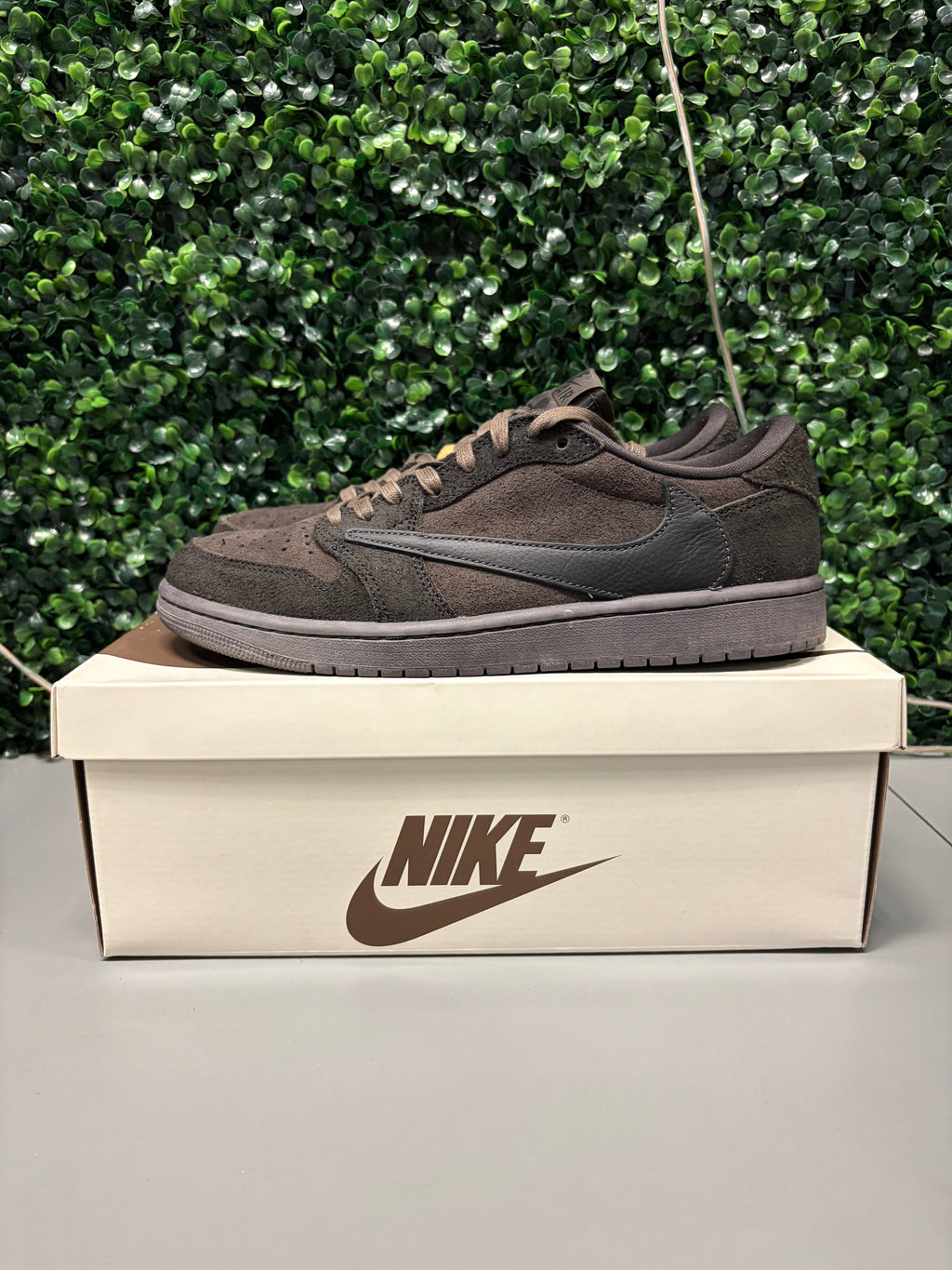 Jordan 1 Retro Low OG SP Travis Scott "Velvet Brown" Size 9 Preowned